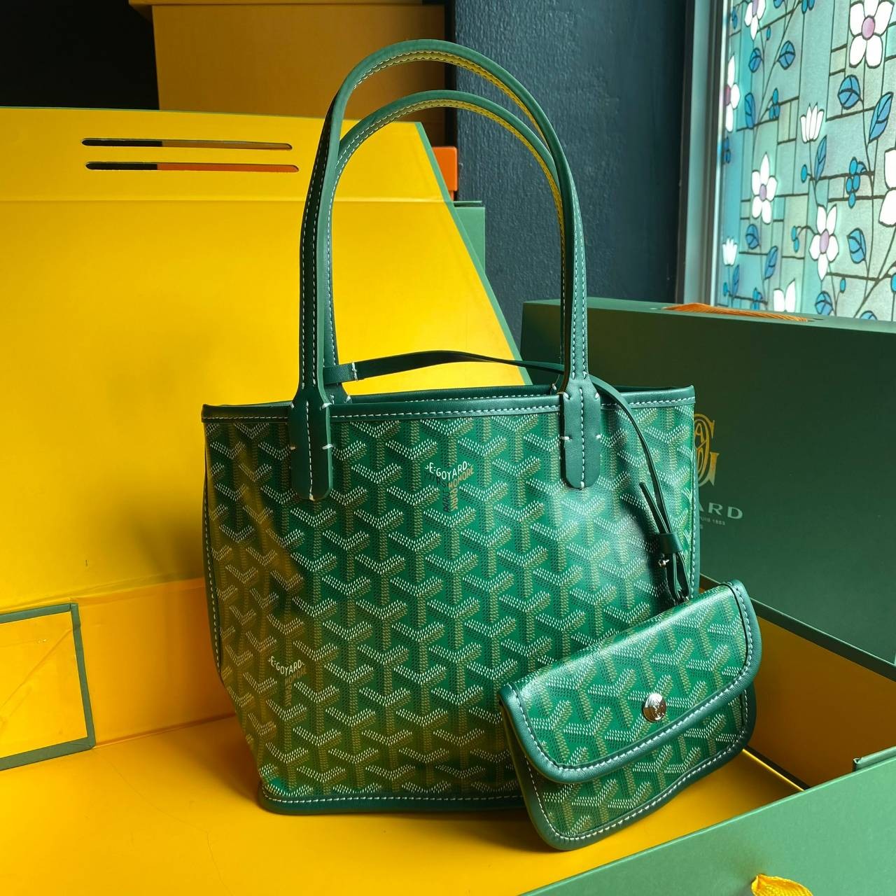 ori GOYARD saint louis mini tote reversible bag / GOYARD ANJOU TOTE MINI กระเป๋าทรงโท้ตมินิ ใช้ได้สองด้านเป็นหนังแท้เกรดดีทั้งใบ ทำให้การใช้งานได้ทนทานกว่า พิมพ์ลายคมชัด ขนาดกำลังน่ารัก ภายในโล่งกว้าง ใส่ของได้เยอะพอสมควรเลยค่ะ ดีไซน์ทรงสวยน่าใช้ แค่ถ