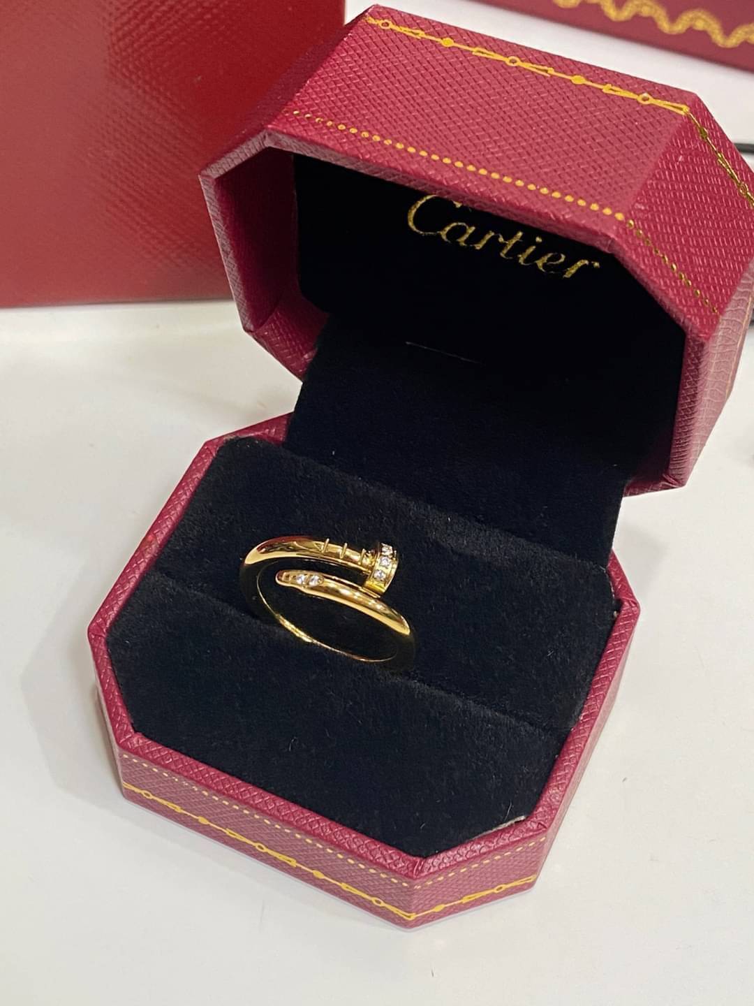 Cartier Rings มีเพชร ภาพถ่ายจากงานจริง วัสดุคุณภาพดี ไม่ลอกไม่ดำ งานปั้มครบตามรูปเลยค่ะ