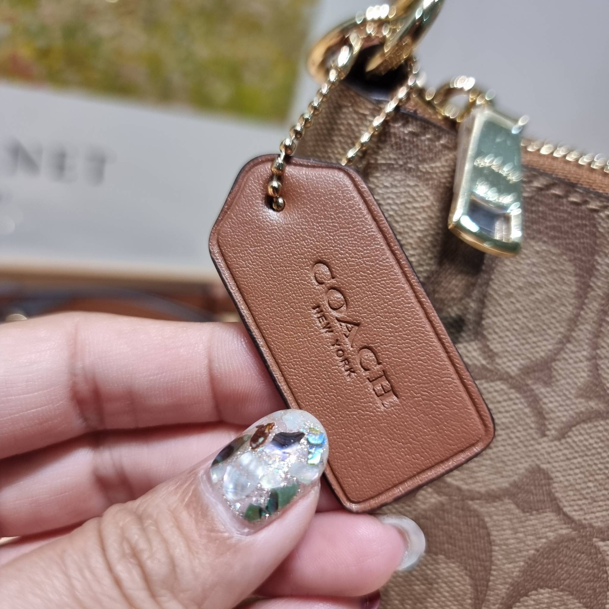 COACH TOP HANDLE POUCH F58321 พร้อมส่ง 9 สี กระเป๋าทรงพอช ยอดฮิต ยกขึ้นแท่น ด้วยดีไซน์ที่ออกมาให้ใช้งานได้ง่าย ขนาดกำลังเหมาะ