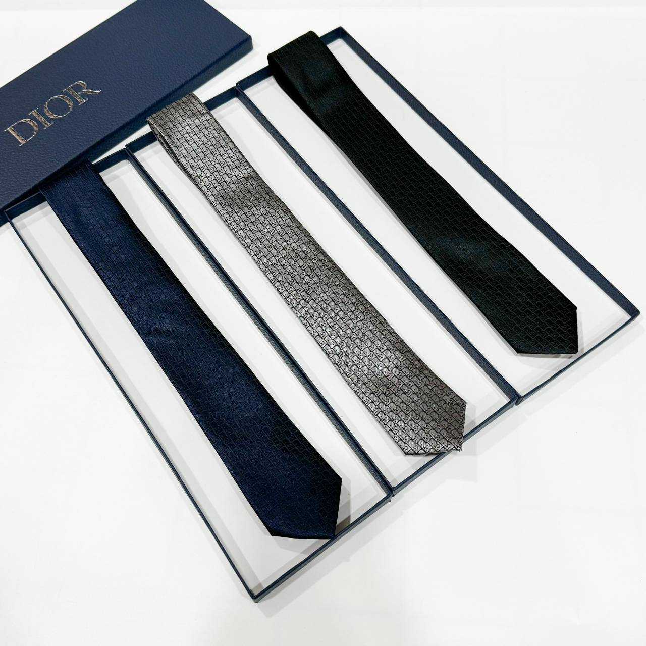 DIOR Necktie Monogram / Dior Oblique Tie Silk พร้อมส่งที่ไทย 3 สี เนคไทดิออร์แบรนด์หรู ผ้าซิลอย่างดี เกรดเหมือนจริง 1:1 **สินค้าเกรดท็อปออริจินอลสลับแท้ เกรดดีสุด ใช้งานต่างประเทศได้