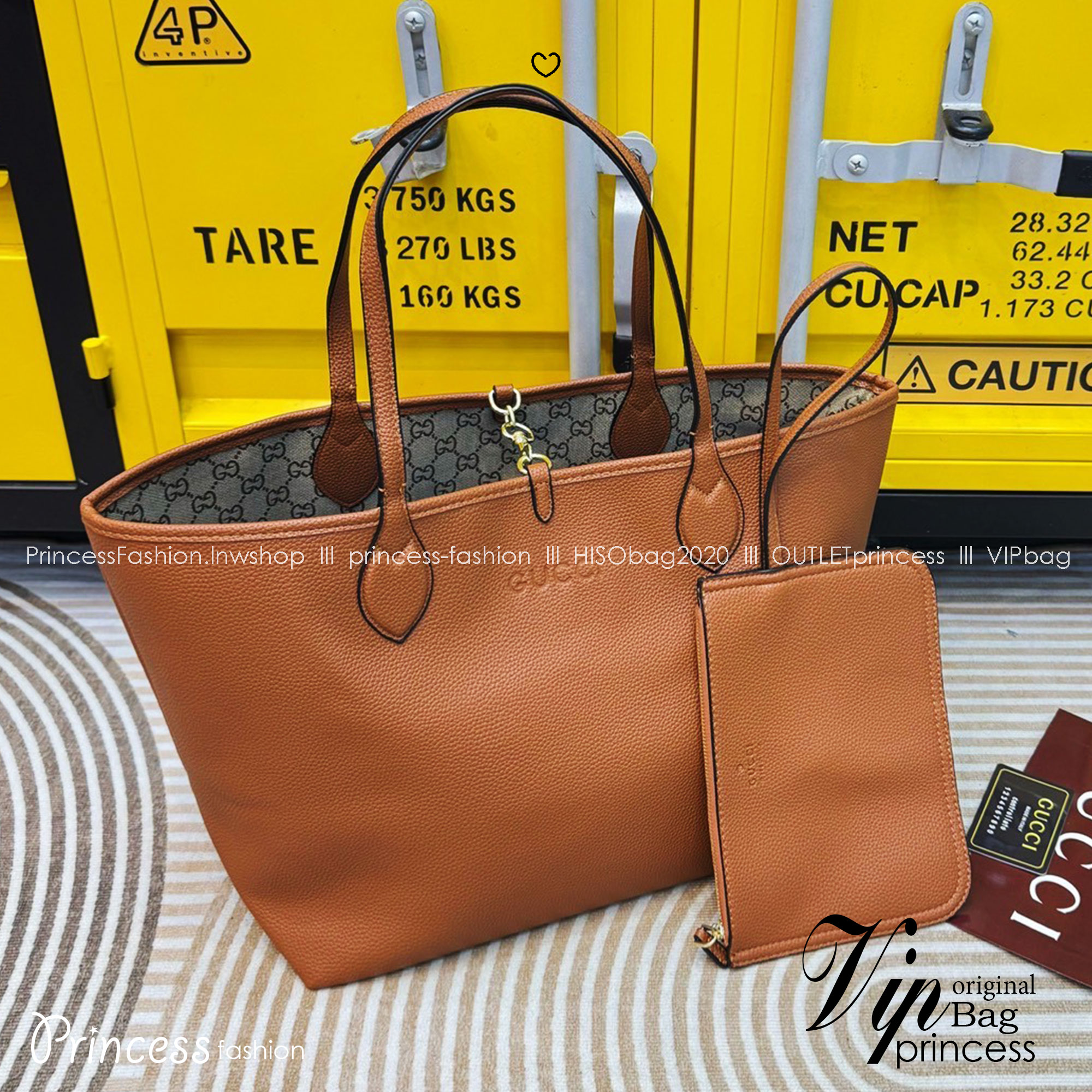 Gucci Totissima medium reversible tote bag / Gucci Tote Bag กระเป๋าทรงสะพายทรงโท้ท ใช้งานได้ 2 ด้าน ดีไซน์ใหม่ล่าสุด ด้านหนัง และด้านแควสวยลายโลโก้ สวยหรูเรียบง่าย มาพร้อมใบเล็กเข้าเซ็ท