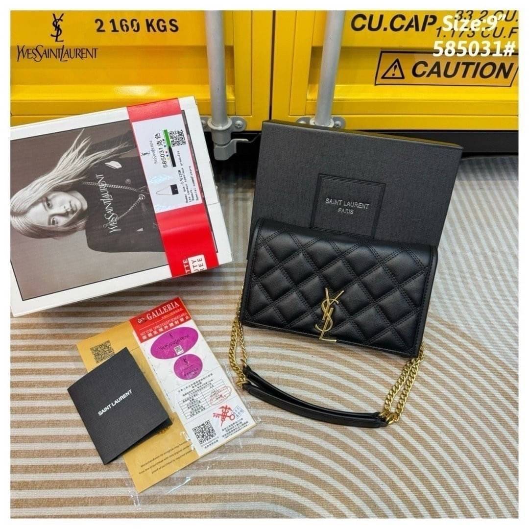 YSL angie chain bag / YSL Clutch Bag กระเป๋าสะพายทรงคลัช ถือออกงานได้สวยโดดเด่น รูปทรงคลาสสิคใช้งานง่าย ภายในแบ่งเป็นช่องซิป และช่องใส่บัตรสะดวกใช้งาน