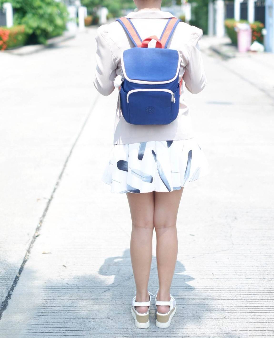 กระเป๋าเป้ Blakeney ไซส์ S จาก KIPLING ที่ออกแบบมาสำหรับผู้หญิง มาพร้อมดีไซน์เบาะรองรับหลัง ซึ่งเหมาะสำหรับ active lifestyle สามารถเก็บของได้อย่างจุใจแต่มีน้ำหนักเบา รวมถึงมีคุณสมบัติกันน้ำช่วยป้องกันให้ของในกระเป๋าปลอดภัยไร้กังวล