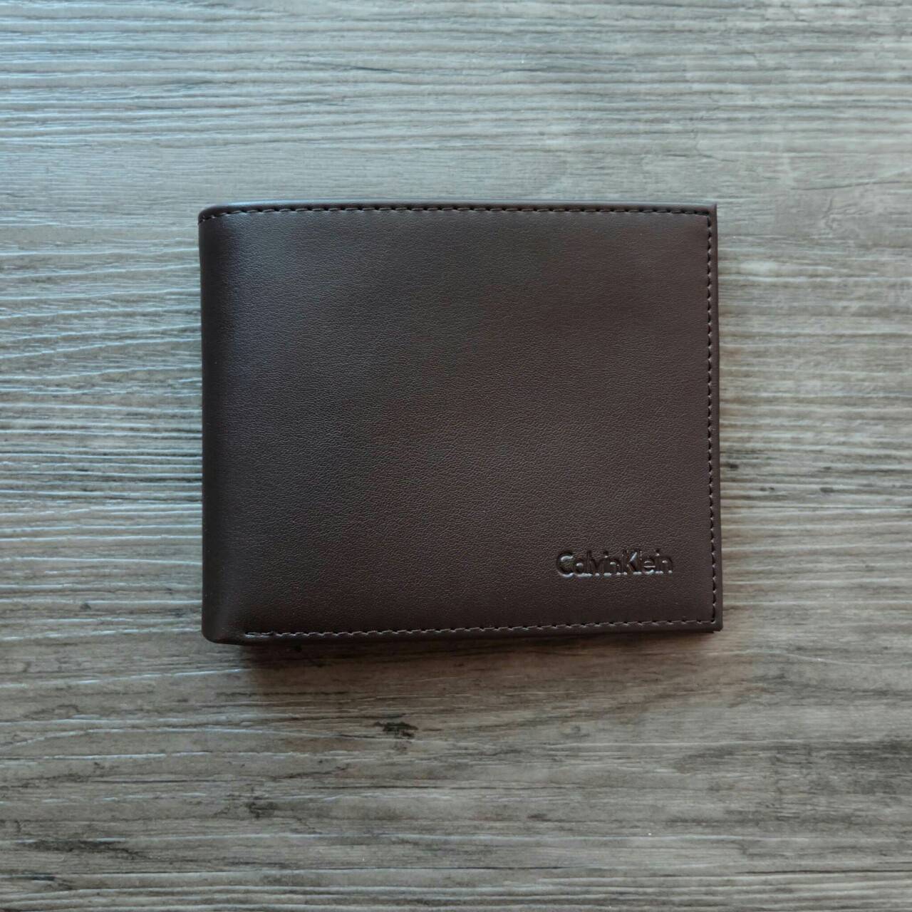 Calvin Klein Leather Credit Card Fold with Metal Clip Key Fob Set กระเป๋าสตางค์ใบสั้น Set สุดคุ้มมอบให้เป็นของขวัญหรือใช้เองก็แนะนำค่ะ