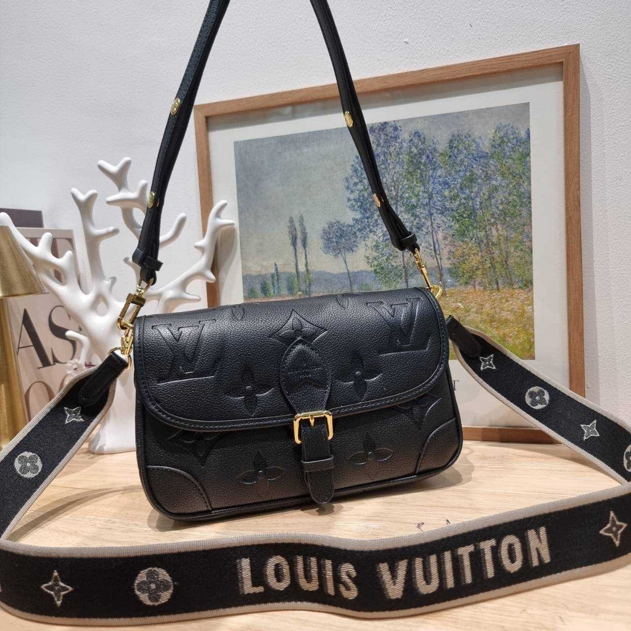 LV diane monogram empreinte bag กระเป๋ามัลติฟังก์ชั่น ดีไซน์ออกมาได้น่ารักน่าใช้มากๆ มีสายมาให้ถึง 2 แบบ