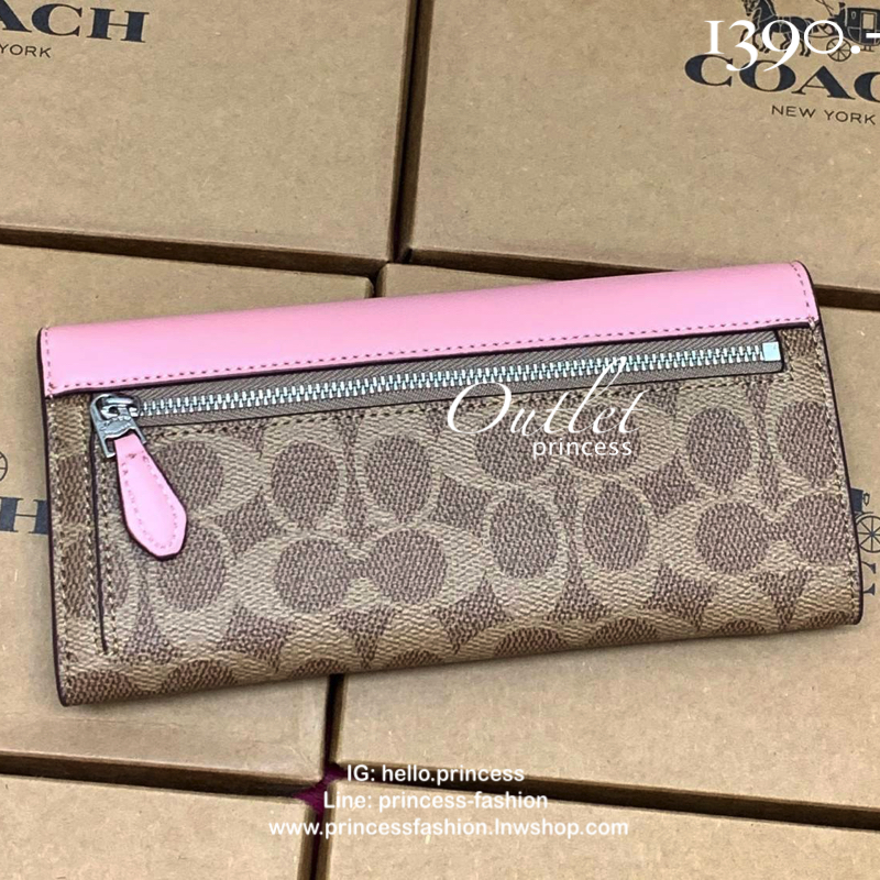 COACH SOFT WALLET BAG กระเป๋าสตางค์ใบยาว หนังชั้นแรก ลายcผสมหนังเรียบ แบบซองจดหมาย ฝาปิดเปิดแบบกระดุม มีช่องด้านหน้าหนึ่งช่อง ช่องใส่ธนบัตรตามยาวหนึ่งช่อง และช่องเสียบัตรต่างๆได้8ช่องค่ะ ด้านหลังเป็นช่องซิปยาวสำหรับใส่เหรียญนะคะ ใบขนาดพอดีมือ สีทูโทนน่าใช
