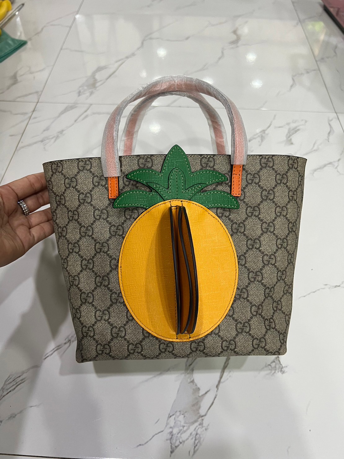 GUCCI Children's tote bag / Gucci kid tote / Gucci bag พร้อมส่งสต๊อกแน่น กับกระเป๋าโท้ทคิดท์ ไซส์น่ารักน่าใช้ ฮอตไม่หยุด เด็ดทุกดีไซน์ มีลายเข้าใหม่มากกว่าในรูปนะคะ **สินค้าเกรดออริจินอล 1:1 สลับแท้ งานสวยตามรูป ภาพถ่ายจากงานขายจริง ใช้งานต่างประเทศไ