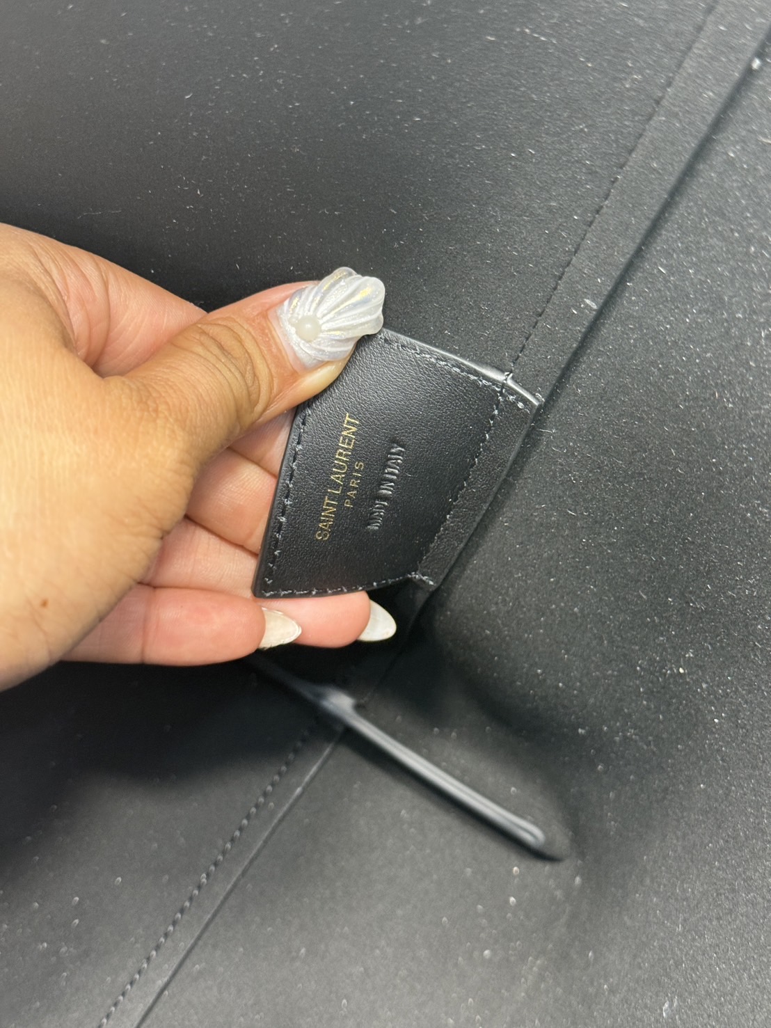 YSL Shopping Large Tote Bag กระเป๋าทรงโท้ทใบใหญ่หนังแท้ ภายในโล่งกว้าง จุของได้เยอะ เรียบหรูทรงสวย ดีไซน์ออกมาให้ใช้งานได้ทุกลุค ทุกโอกาส สวยคมชัดทุกสี