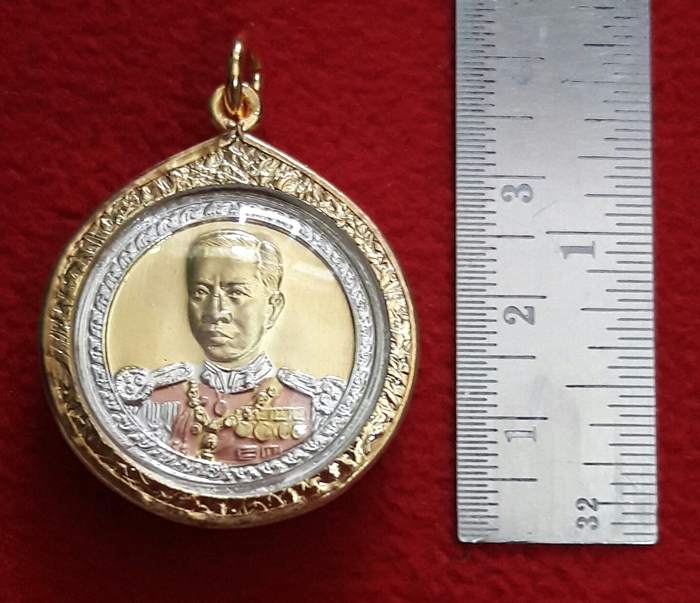 สินค้าหมดค่ะ ล็อกเก็ตเหรียญเสด็จพ่อร.5หลังกรมหลวงชุมพรพิมพ์เล็กเนื้อสามกษัตริย์เลี่ยมทองไมครอนค่ะ