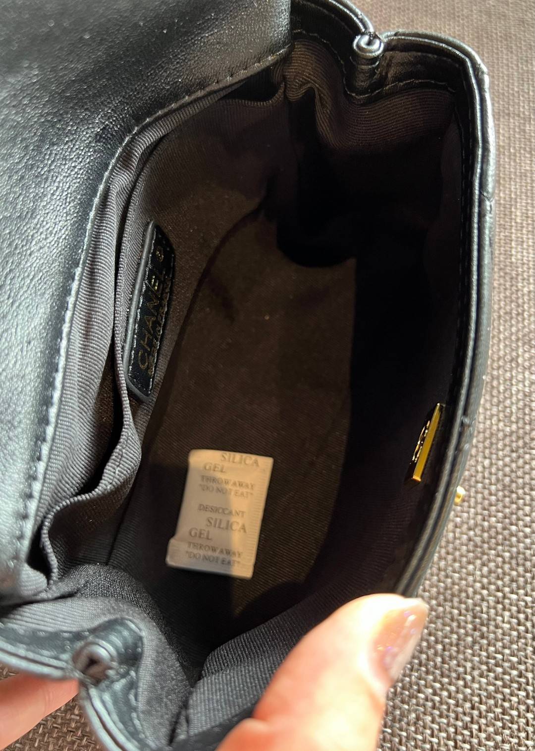 Chanel Mini Flap Bag with Top Handle 6.5" /CHANEL CHAIN SHOULDER BAG จัดไซด์เล็กมาให้ด้วย เพราะแต่ละคนชอบไม่เหมือนกัน😘 หนังสวย เรียบ สัมผัสนุ่มมือ น่าใช้มากๆ