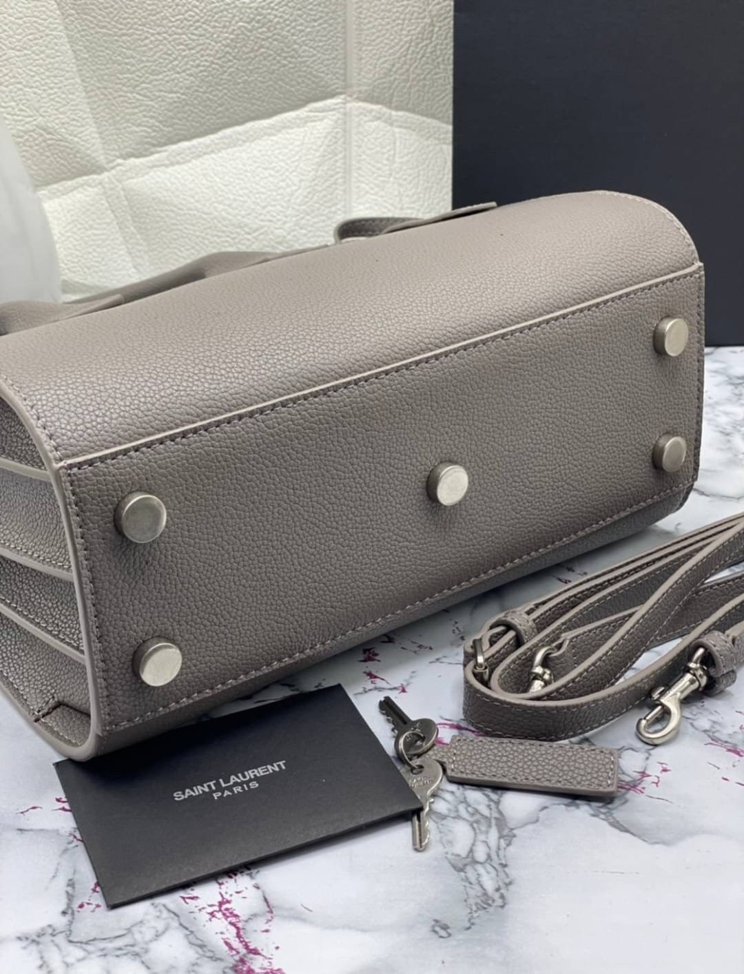 หนังแท้ Yves Saint Laurent Bag CLASSIC SAC DE JOUR BABY IN GRAINED LEATHER