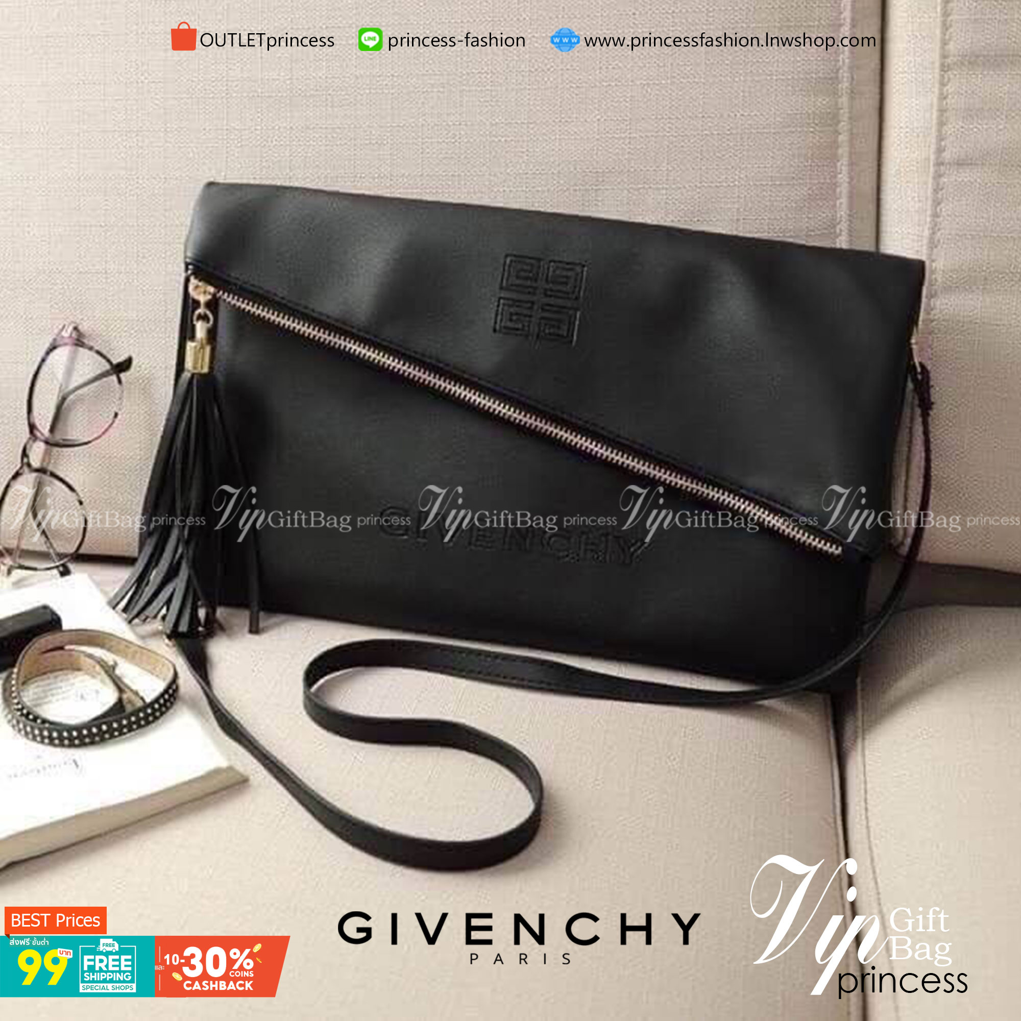 Givenchy Parfums Black Leather Clutch Gift With Purchasd From Givenchy Counter (GWP) กระเป๋าสะพายหนังนิ่มเรียบสีดำเเบบสวยดูดี เปิดปิดด้วยซิปอะไหล่ทอง หัวซิปประดับพู่ ด้านหน้ามีโลโก้ ภายในมีช่องเล็ก รุ่นนี้ใส่ ipad กระเป๋าสตางค์ มือถือ ของจุกจิกได้เยอะ ซับ