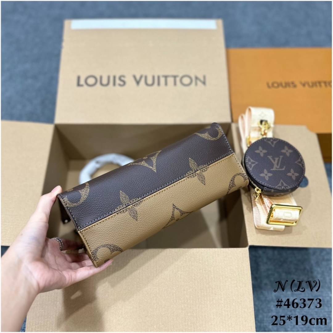 LV OnTheGo PM monogram tote bag กระเป๋าทรงโท้ทที่ใครเห็นต้องเป็นหลงรัก สีทูโทน 2 ด้าน ใช้งานได้ไม่มีเบื่อ ขนาดกำลังสวยคลาสสิค ผู้ดี หรูหราได้ทุกลุค ทุกสไตล์