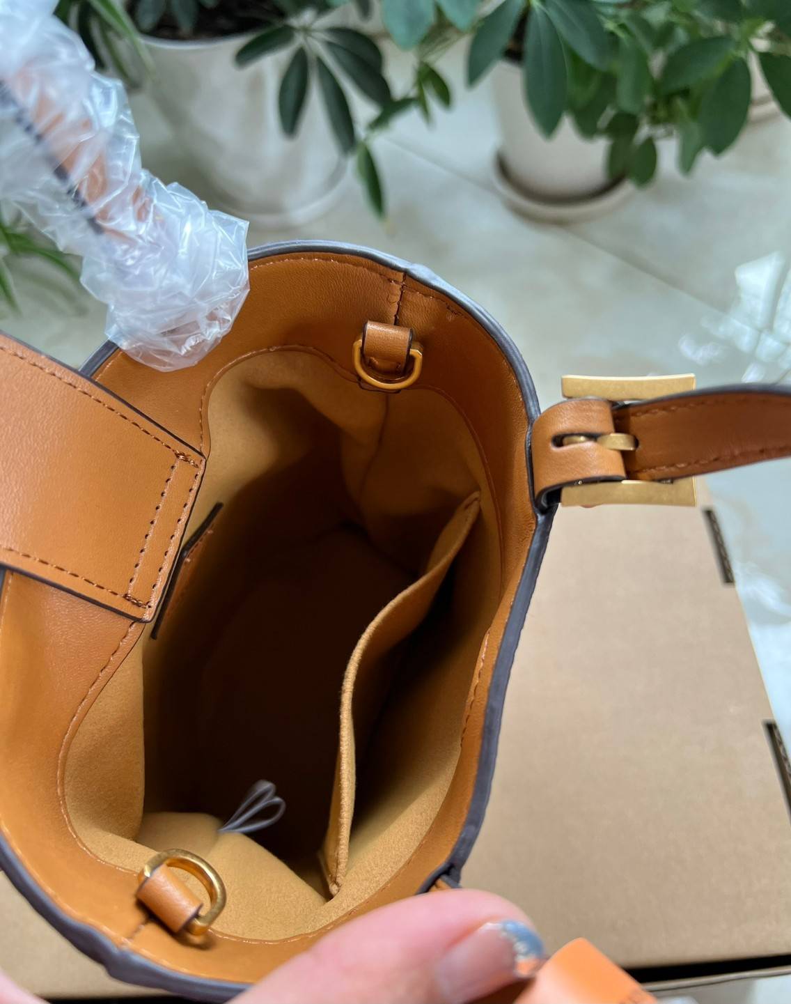 M.C.M AREN BUCKET TOTE IN VISETOS กระเป๋าทรงบัคเก็ต ขนาดกำลังสวย ไอเท็มใหม่ เกรดท็อปออริ 1:1 สลับแท้