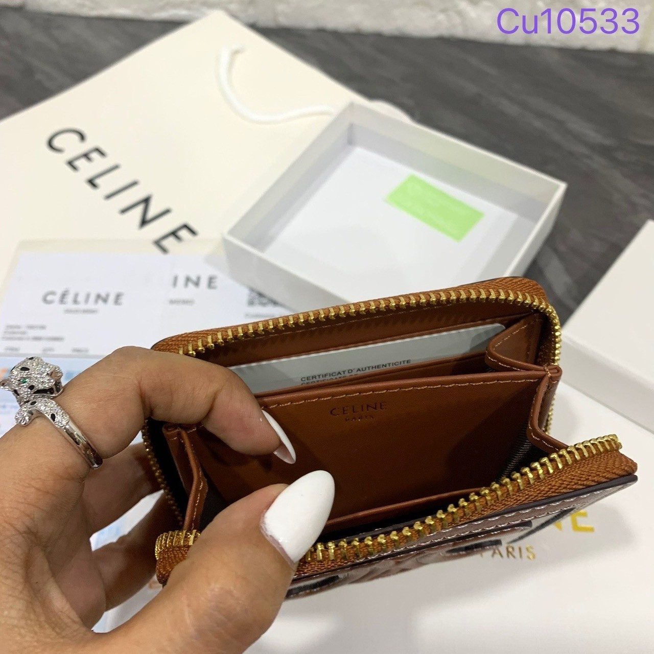 CELINE SHORT WALLET / CELINE LONG WALLET กระเป๋าสตางค์ซีลีน แบบสั้นและยาว พร้อมส่ง!! สวยหรูอยู่ทรงมีโลโก้ด้านหน้าภายในมีช่องแบ่งหลายช่อง มีช่องใส่บัตรหลายช่อง ไอเท็มแนะนำในราคาสุดคุ้ม นาทีนี้ห้ามพลาดค่ะ!