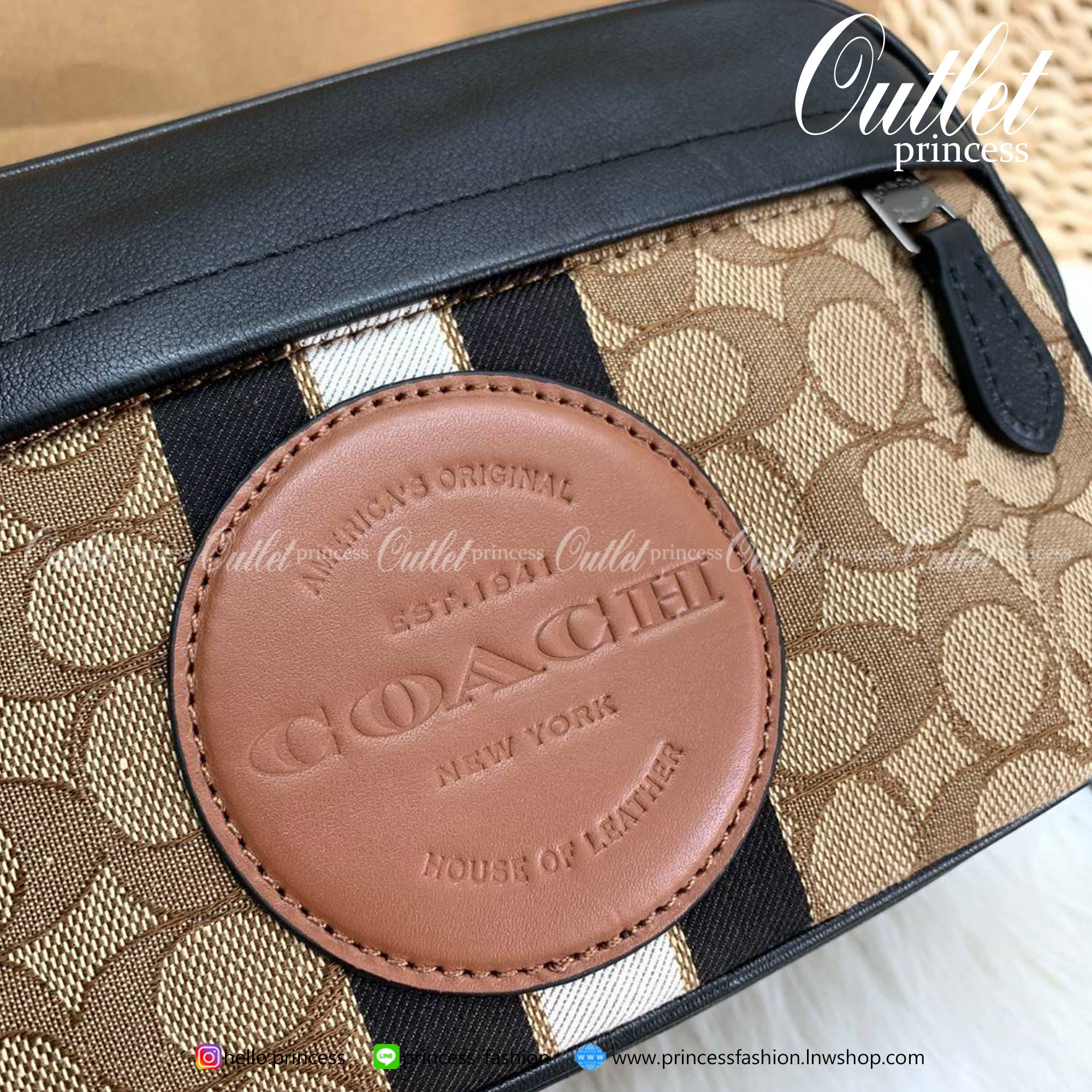 ของแท้ 💯% สินค้าแนะนำ ออกใหม่ ใช้ได้ทั้งชาย//หญิงค่ะ😘 COACH Graham Crossbody In Signature Jacquard With Stripe And Coach Patch ((4118))