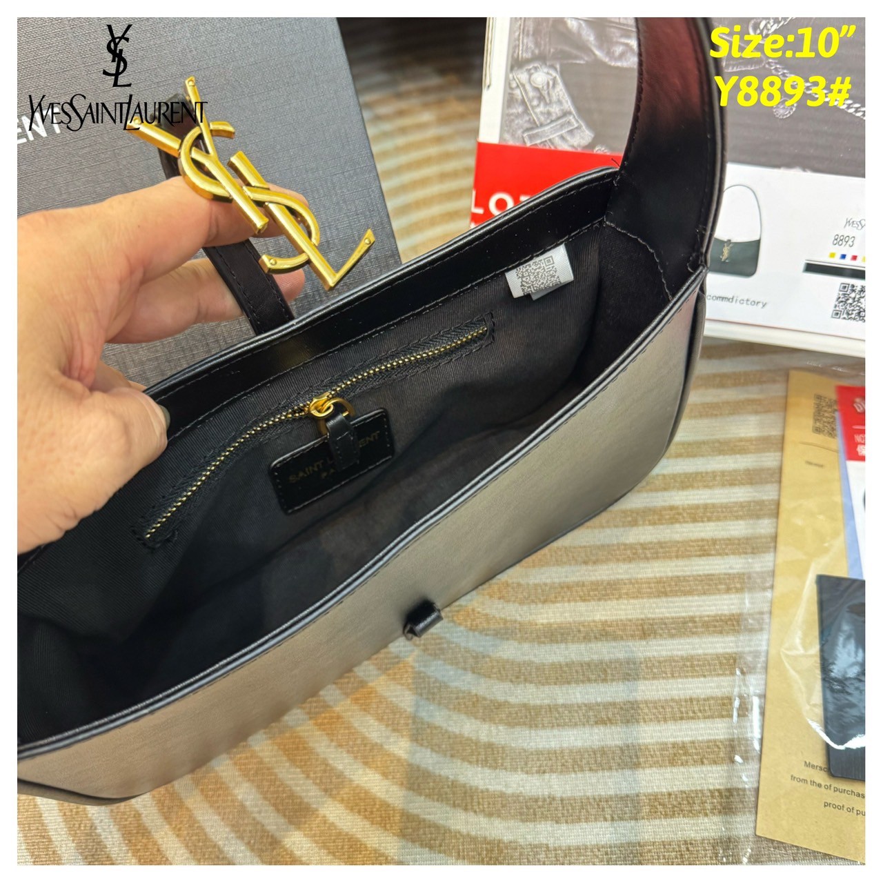 YSL le 5 à 7 Hobo Bag กระเป๋าสะพายไหล่ดีเทลหรู ฮอตไม่หยุด ฉ่ำสุดตัวแม่ คลาสสิค ดีเทลหรู สวยครบทุกมุมตอบโจทย์ทุกไลฟ์สไตล์ ใช้งานได้ง่ายและสะดวก หนังเรียบสวยน้ำหนักเบา คมชัด ดูแพงที่สุด