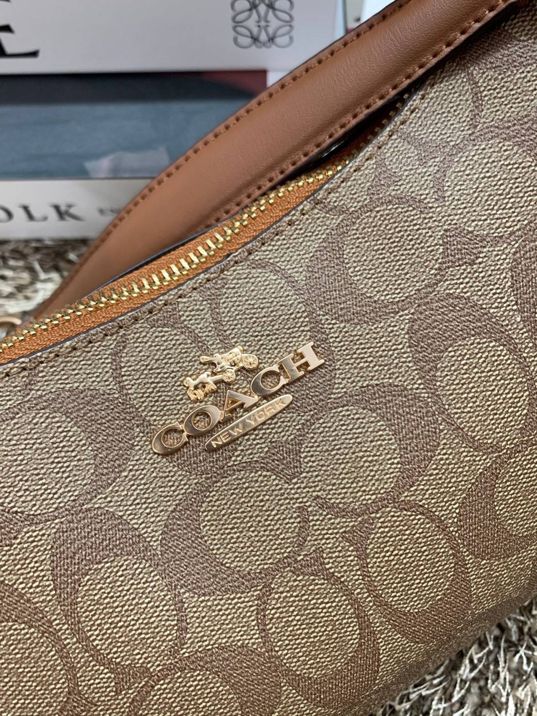 พร้อมส่งครบสี สวยทุกสีเลยค่า😘 ((CA173//CA209//CA548)) COACH TERI SHOULDER BAG 🔹กระเป๋าทรงพอช ในรูปแบบหนังแท้ หนังนิ่มสวยมากค่ะ