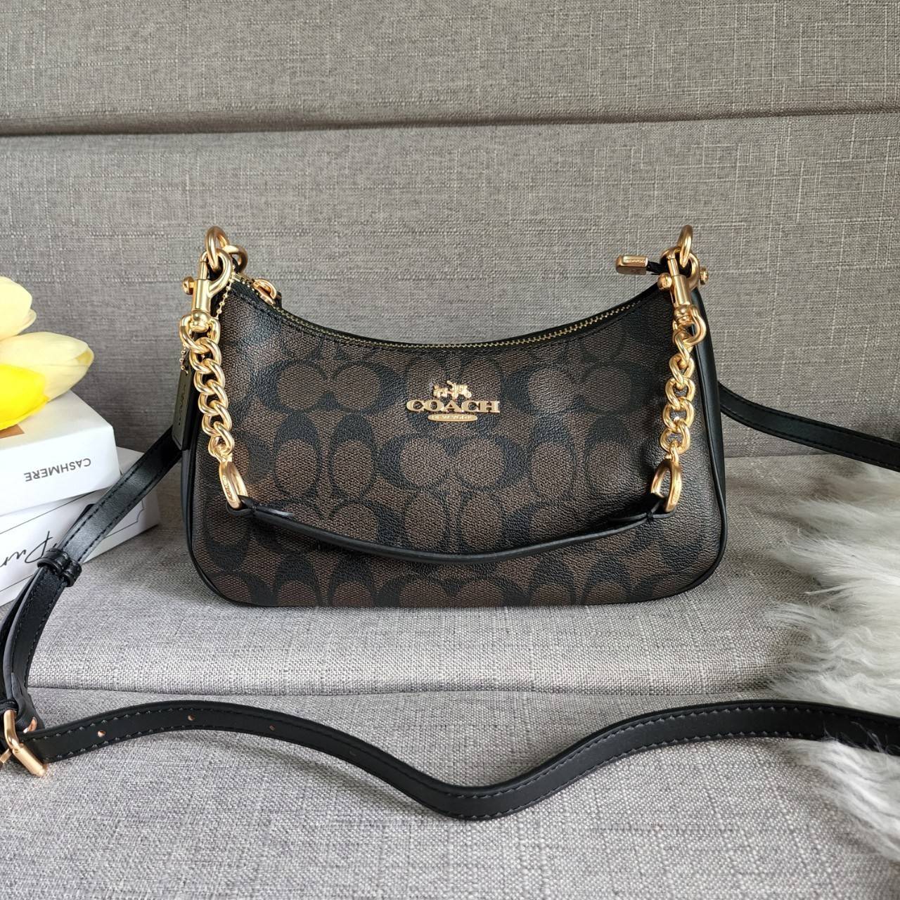 พร้อมส่งครบสี สวยทุกสีเลยค่า😘 ((CA173//CA209//CA548)) COACH TERI SHOULDER BAG 🔹กระเป๋าทรงพอช ในรูปแบบหนังแท้ หนังนิ่มสวยมากค่ะ