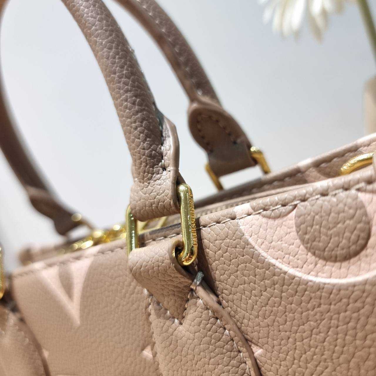 LV OnTheGo East West Monogram Bag / LV Tote Bag กระเป๋าทรงโท้ทที่ใครเห็นต้องเป็นคลั่งรัก ยอดฮิต คลาสสิค ผู้ดี หรูหราได้ทุกลุค ทุกสไตล์ เกรดวีไอพี ไฮเอน 1:1