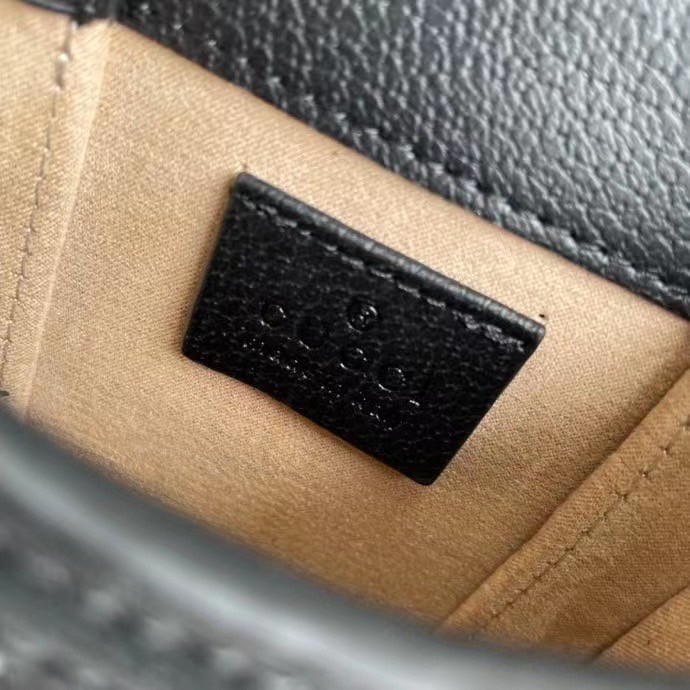 Gucci Horsebit 1955 mini bag / Gucci Phone Bag เกรดใช้งานสลับใบจริงได้ ออริจินอล รุ่นยอดฮิต ไซส์มินิ ที่ใครๆก็ต้องรู้จัก!! กับกระเป๋าขนาดมินิ ได้รับแรงบันดาลใจมาจากดีไซน์ดั้งเดิม ซึ่งแอคเซสเซอรี่นี้โดดเด่นด้วยรายละเอียดดั้งเดิมที่ทันสมัยโดยเน้นที่ฮอร์สบิต