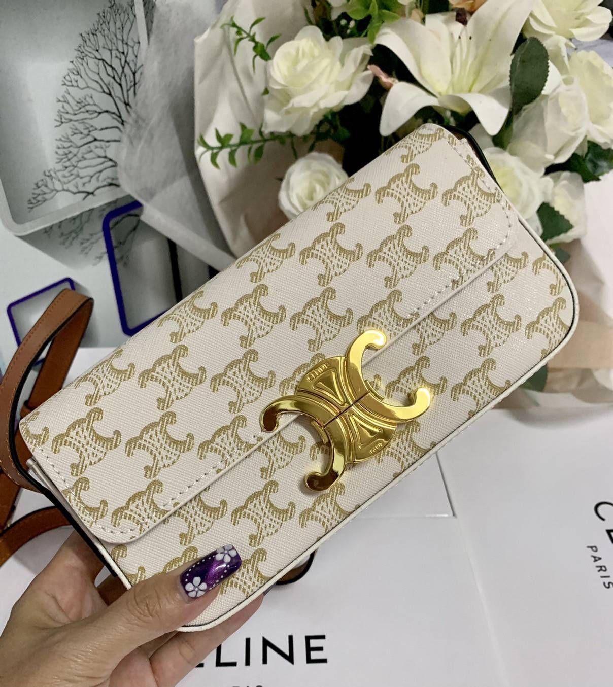 CELINE TRIOMPHE SHOULDER BAG VIP ดีไซน์ยอดนิยมสไตล์สาว LISA ทรงเหลี่ยมหนังSaffianoสวยหรูอยู่ทรง