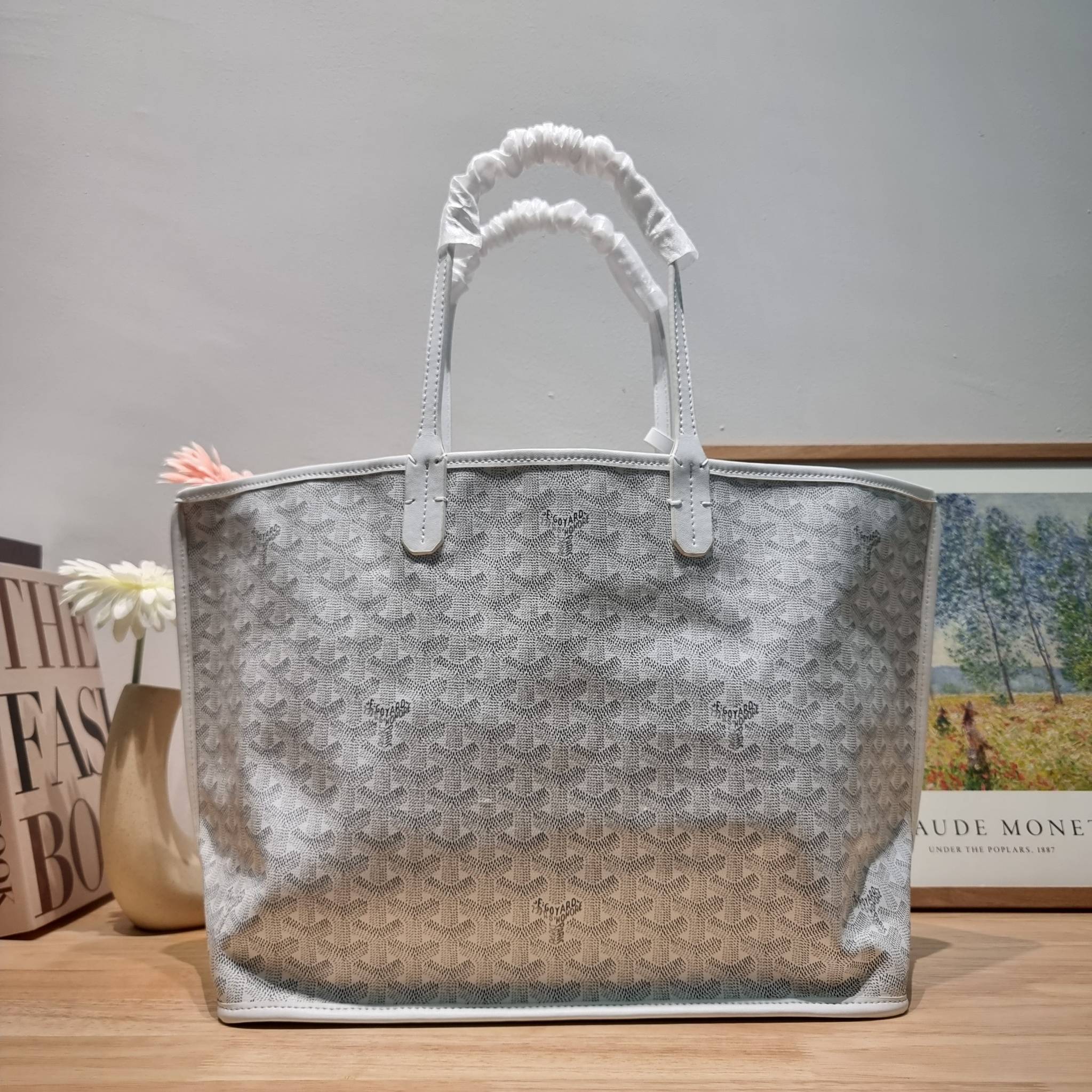 GOYARD ANJOU REVERSIBLE TOTE กระเป๋าสะพายทรงโท้ท ใบใหญ่จุใจ!! กลับด้านใช้ได้ทั้ง 2 ด้าน มาครบสีขายดี เลิศทุกสี รูปทรงคลาสสิค ดีไซน์เป็นเอกลักษณ์