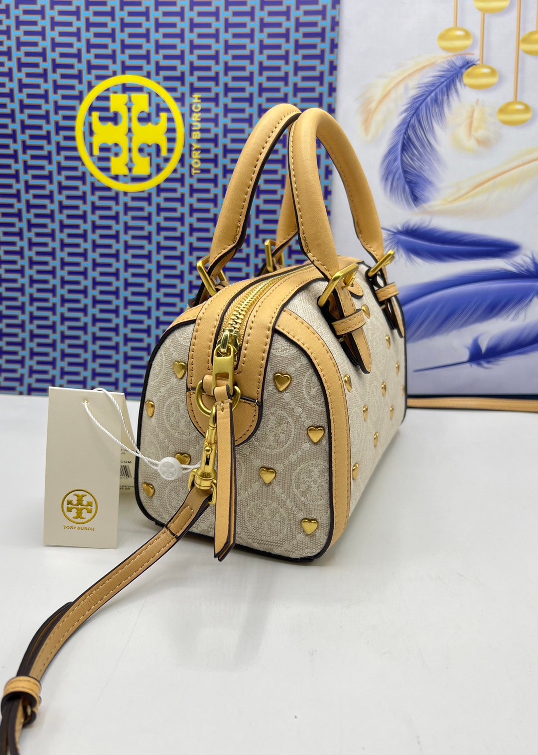 TORY BURCH T MONOGRAM Mini Jacquard Wine Barrel Bag ivory multi heart shape / Tory Boston Bag กระเป๋าทรงหมอนบอสตั้นแต่งหัวใจสีทองสวยหรู น่ารักรุ่นใหม่ล่าสุด เกรดท็อปออริ เทียบแท้ 1:1 เกรดดีสุด ใช้งานต่างประเทศได้