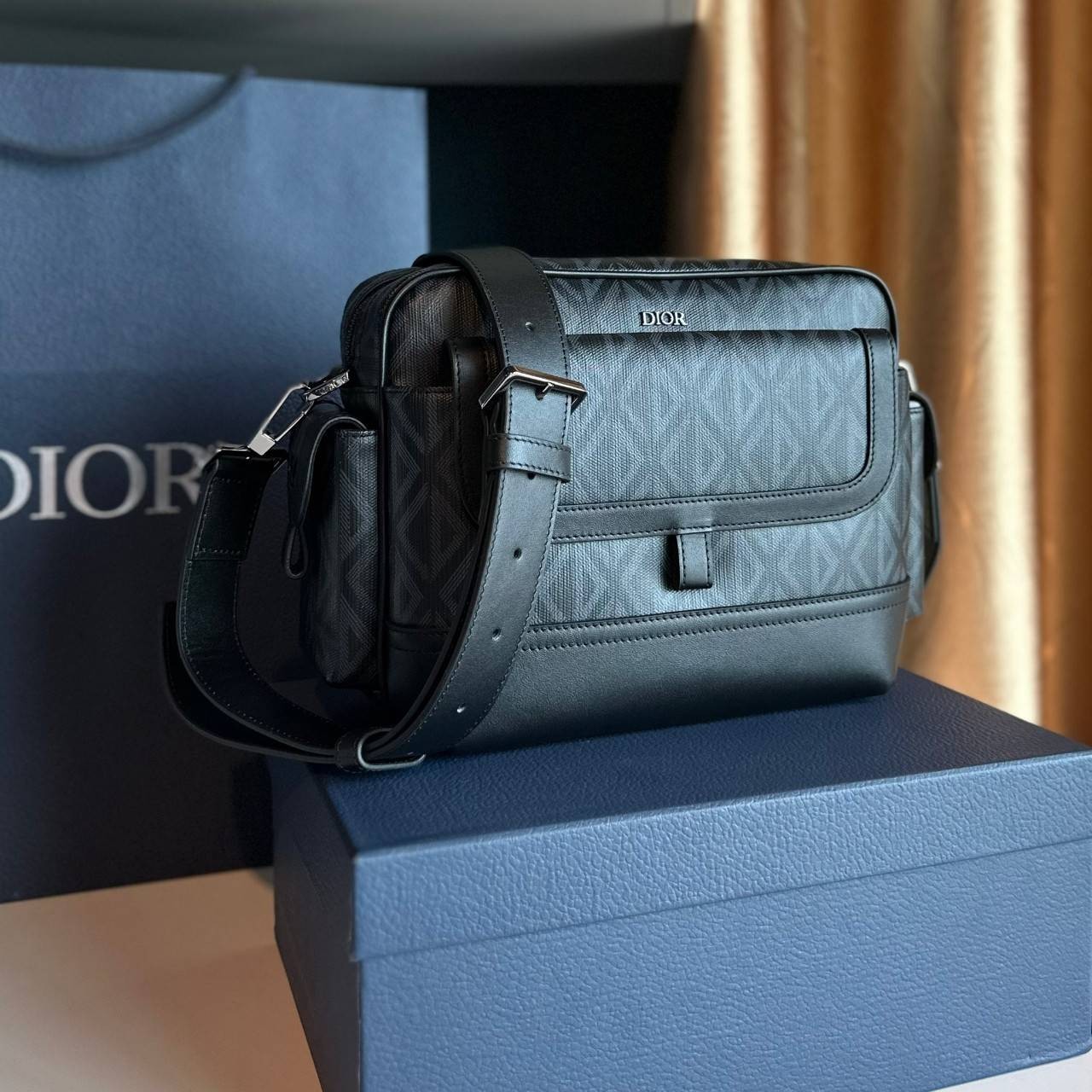 DIOR HIT THE ROAD MESSENGER BAG CD Diamond Canvas and Smooth Calfskin เกรดเทพออริจินอล หนังแท้ งานดีสุด ภาพถ่ายจากงานขายจริง ใช้งานต่างประเทศได้