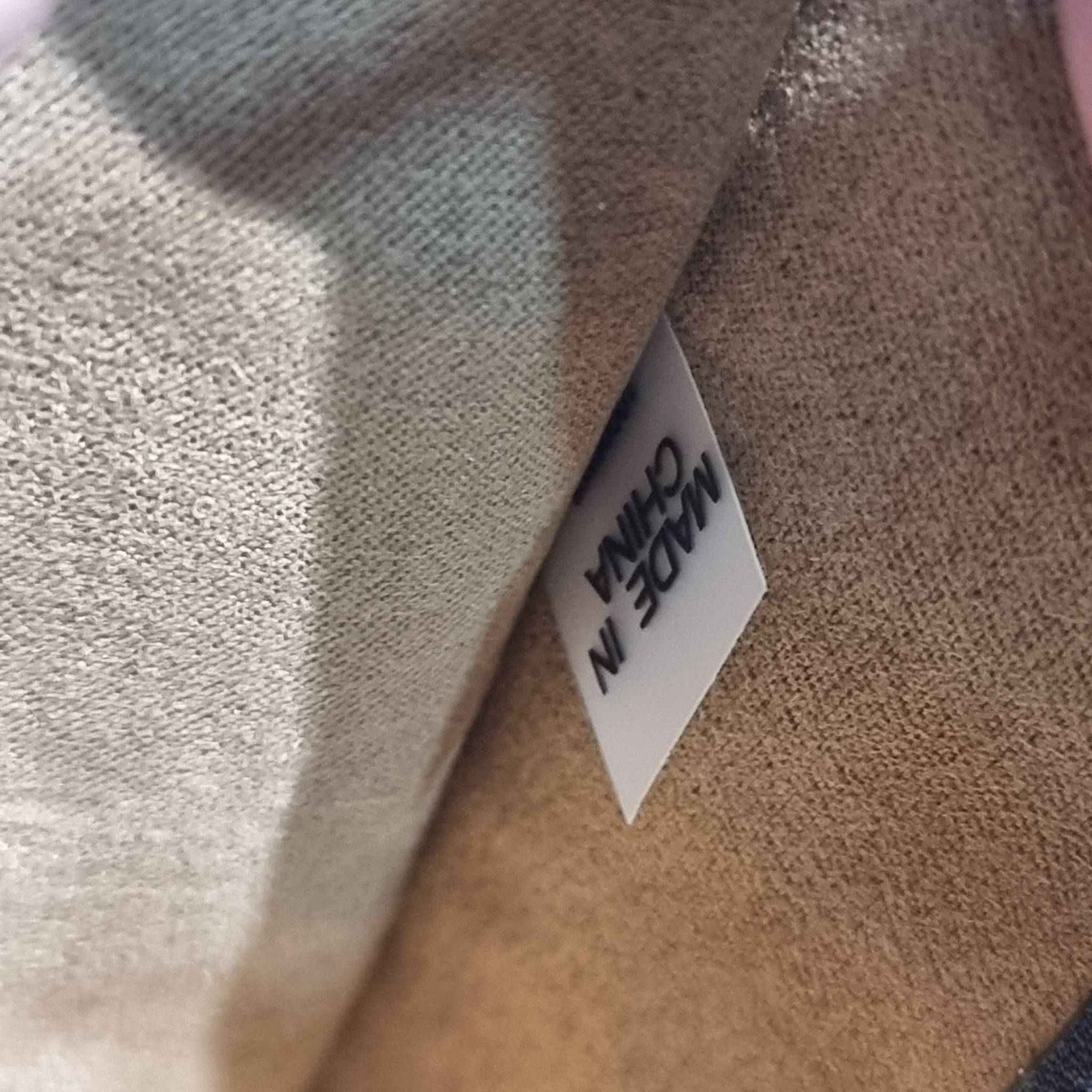 TORY BURCH MINI T MONOGRAM SQUARE TOTE รุ่นใหม่ล่าสุด คิ้วท์กว่าใคร! กับไอเท็มโมโนแกรมสุดฮิต กระเป๋าทรงโท้ทไซส์มินิ น่ารักน่าใช้มากๆ ให้คุณได้เพลิดเพลิน และคล่องตัวมากๆ