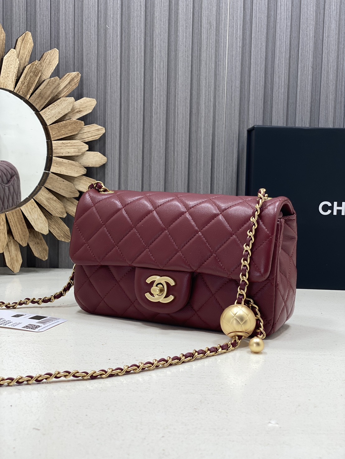 ORI หนังแท้ | Chanel Classic Flap Bag กระเป๋าสะพายรุ่นคลาสสิก สายประดับบอลโลโก้สวยหรูอะไหล่สีทองสวยงาม