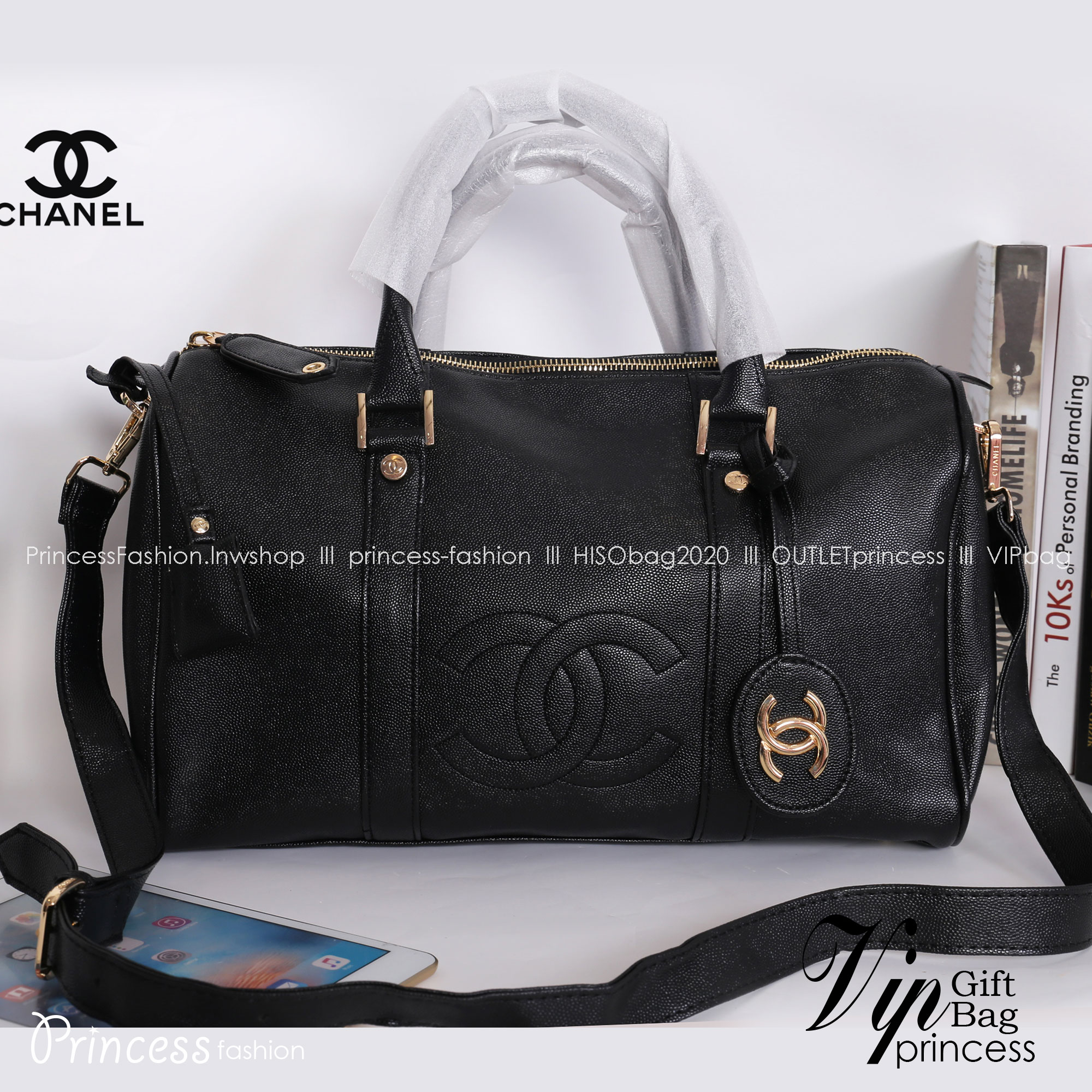 CHANEL Caviar Small Travel bag / CHANEL CAVIAR LARGE HANDBAG / chanel travel bag กระเป๋าเดินทางขนาดพอเหมาะ อะไหล่ทอง วัสดุหนังลายคาร์เวียร์ สวยหรูน่าใช้ น้ำหนักเบา มาพร้อมแท็กหนังแบรนด์อะไหล่ทอง และแท็กหนังใส่กุญแจ