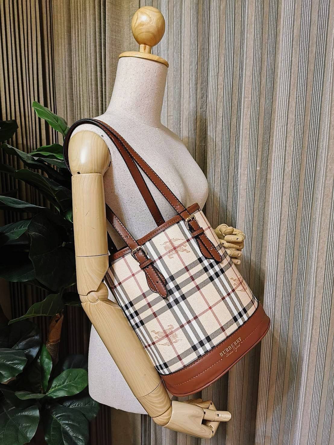 BURBERRY FRAGRANCES VINTAGE BAG กระเป๋าสะพายทรงวินเทจ