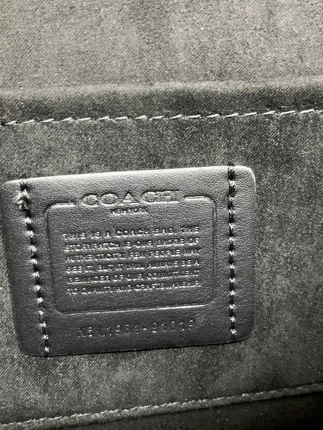 พร้อมส่งถึง8สี ห้ามพลาดค่ะ! COACH KLARE CROSSBODY BAG ((91019//91174//90400//1424//90635)) พร้อมส่งที่ไทย กระเป๋าสะพายครอสบอดี้ร์หรือสามารถทบเป็นสายคู่คล้องไหล่ได้ด้วยค่ะ หนังแท้ แต่ละสีทำลายหนังได้สวยงามแตกต่างกันออกไปนะคะ ✔️ห้อยด้วยป้ายแบรนด์แบบโ