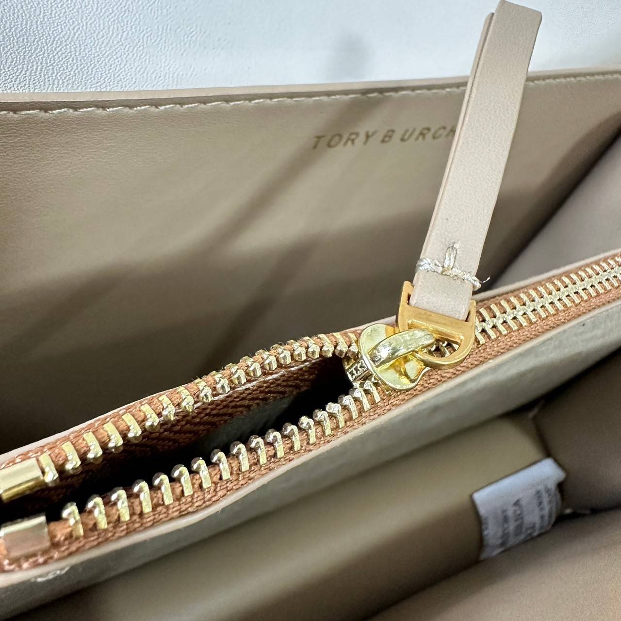 Tory Burch Small T Monogram Shoulder Bag กระเป๋าสะพายรูปทรงยอดนิยม เกรดท็อปออริ เกรดดีสุด สลับแท้ 1:1 ใช้ต่างประเทศได้