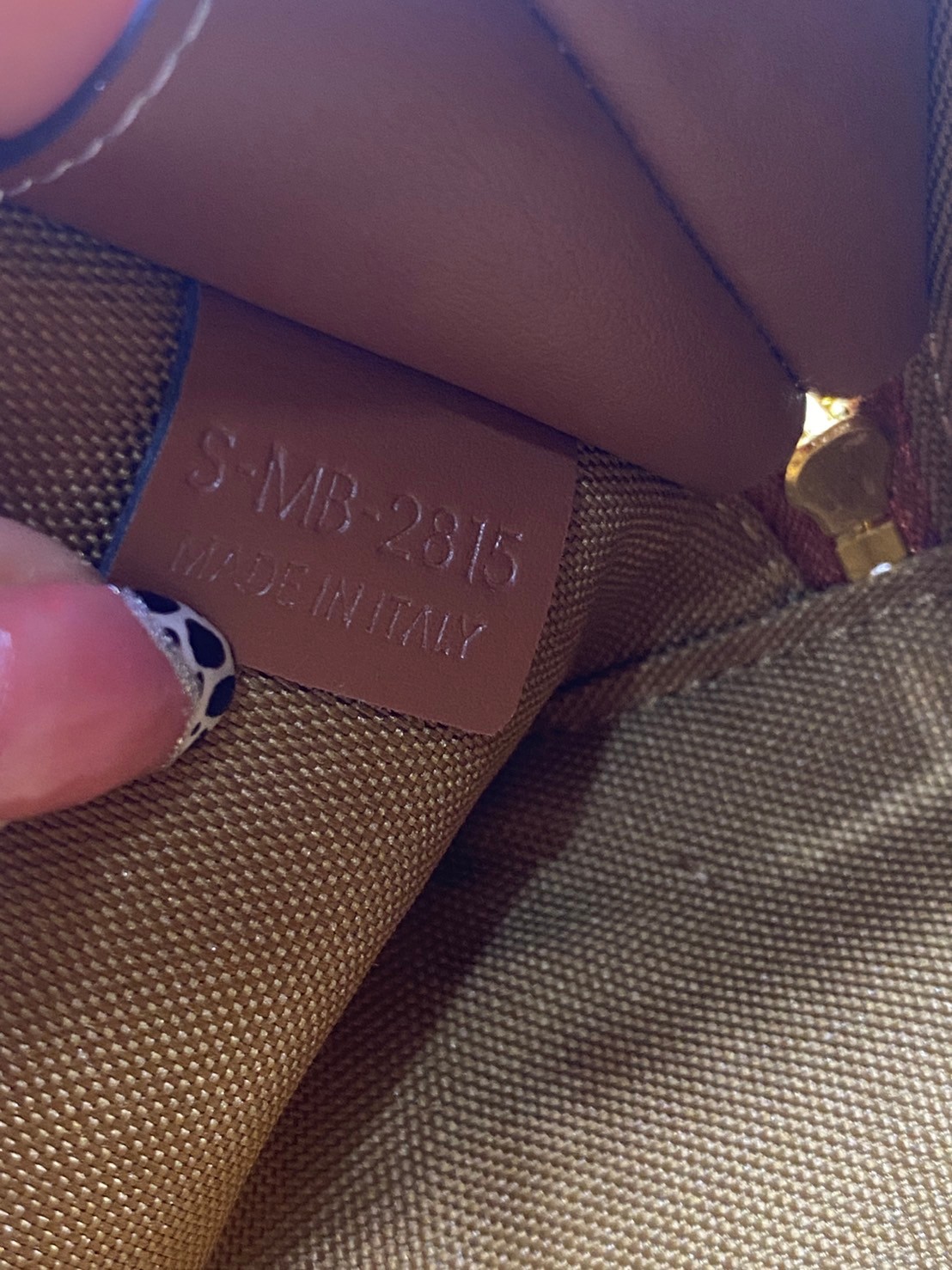 CELINE POUCH 16cm / CELINE TRIOMPHE Triumphal Arch Canvas / CELINE CLUTCH WITH CHAIN ภาพถ่ายจากสินค้าจริง พร้อมส่งที่ไทย ใช้งานต่างประเทศได้ กระเป๋าคลัทช์ดีไซน์เรียบหรูออกแบบมาได้อย่างลงตัว