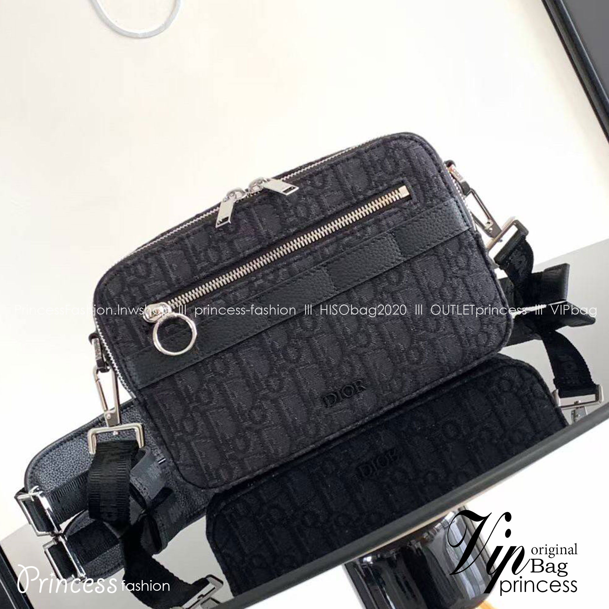 Dior Safari Square Oblique Messenger Bag / DIOR SAFARI MESSENGER OBLIQUE พร้อมส่ง กระเป๋าสะพายทรงแมสเซ็นเจอร์ ที่หนุ่มๆไม่ควรพลาด สวยหรูหราเป็นเอกลักษณ์แบรนด์ **สินค้าเกรดท็อปออริจินอล 1:1 สลับแท้ เกรดดีสุด ใช้งานต่างประเทศได้
