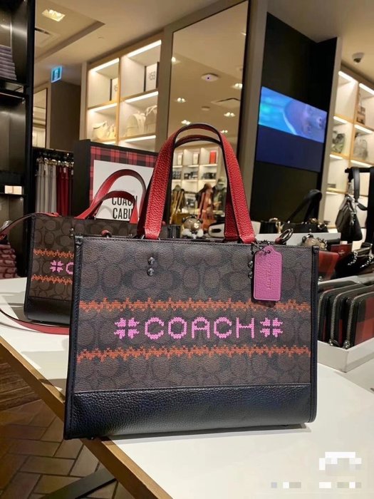 พร้อมส่ง 4ลาย 🌈ไม่มีในช๊อปไทยจร้าา😘 COACH DEMPSEY CARRYALL IN SIGNATURE JACQUARD WITH STRIPE AND COACH PATCH (C2826,C1527,C4113) พร้อมส่งความสวย! คุณภาพจัดเต็มค่ะ กระเป๋าทรงTote วัสดุ Jackquard+หนังแท้ ได้ลงตัวสวยงาม ด้านหน้ามีโลโก้แบรนด์ว