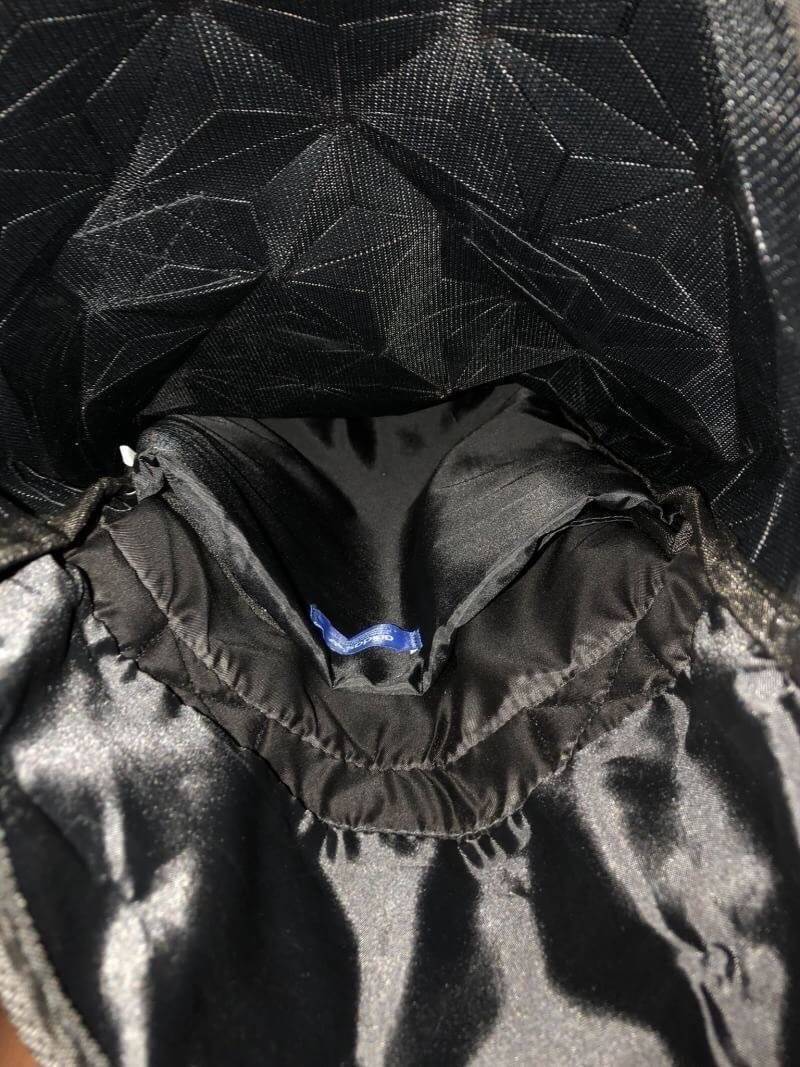 Adidas 3D Roll Top Backpack กระเป๋าเป้ Unisex ดีไซน์สุดฮิตสไตล์ ISSEY MIYAKE ใช้ได้ทั้งชายและหญิง เปิดปิดแบบ Roll Top ด้านหน้ามีโลโก้ ด้านหลังมี1ช่องซิป หัวซิปตีแบรนด์2ฝั่งตามคอลเลคชั่นY2018สวยดูดีใบใหญ่กำลังดีน้ำหนักเบา ภายในกว้างและจุ มีโลโก้ ช่องซิปช่อ