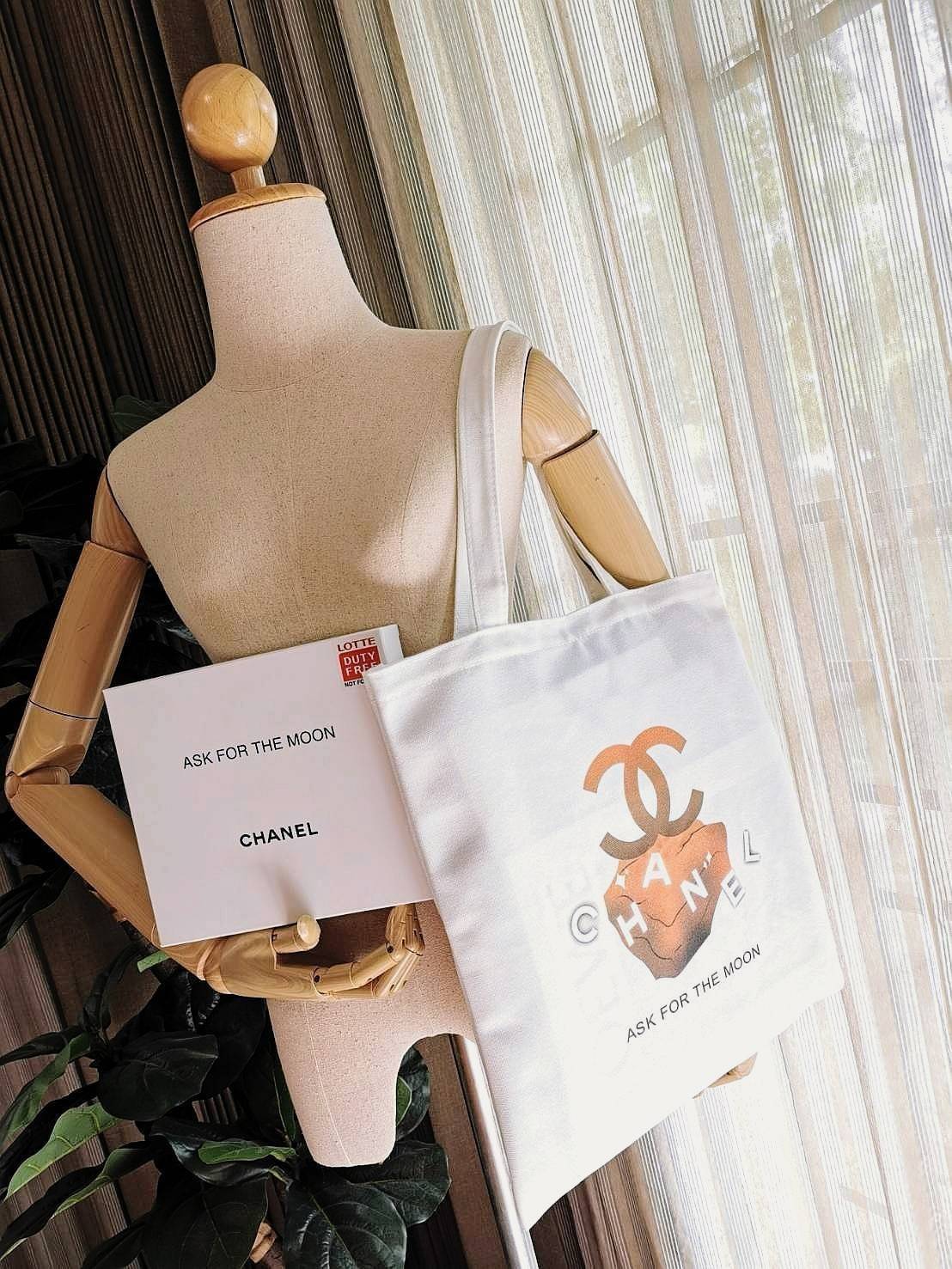 Chanel Canvas Shopping Bag VIP Gift With Purchase (Event-GWP) พรีเมี่ยมกิ๊ฟรุ่นใหม่ล่าสุดคอลเลคชั่น Chanel Nº5 Holiday "Ask for the moon" จาก Chanel Perfume Counter Duty Free ขนาดใหญ่กำลังดีวัสดุ Canvas เนื้อหนาสกรีนแบรนด์ทั้ง2ด้านอย่างดี จุของไ