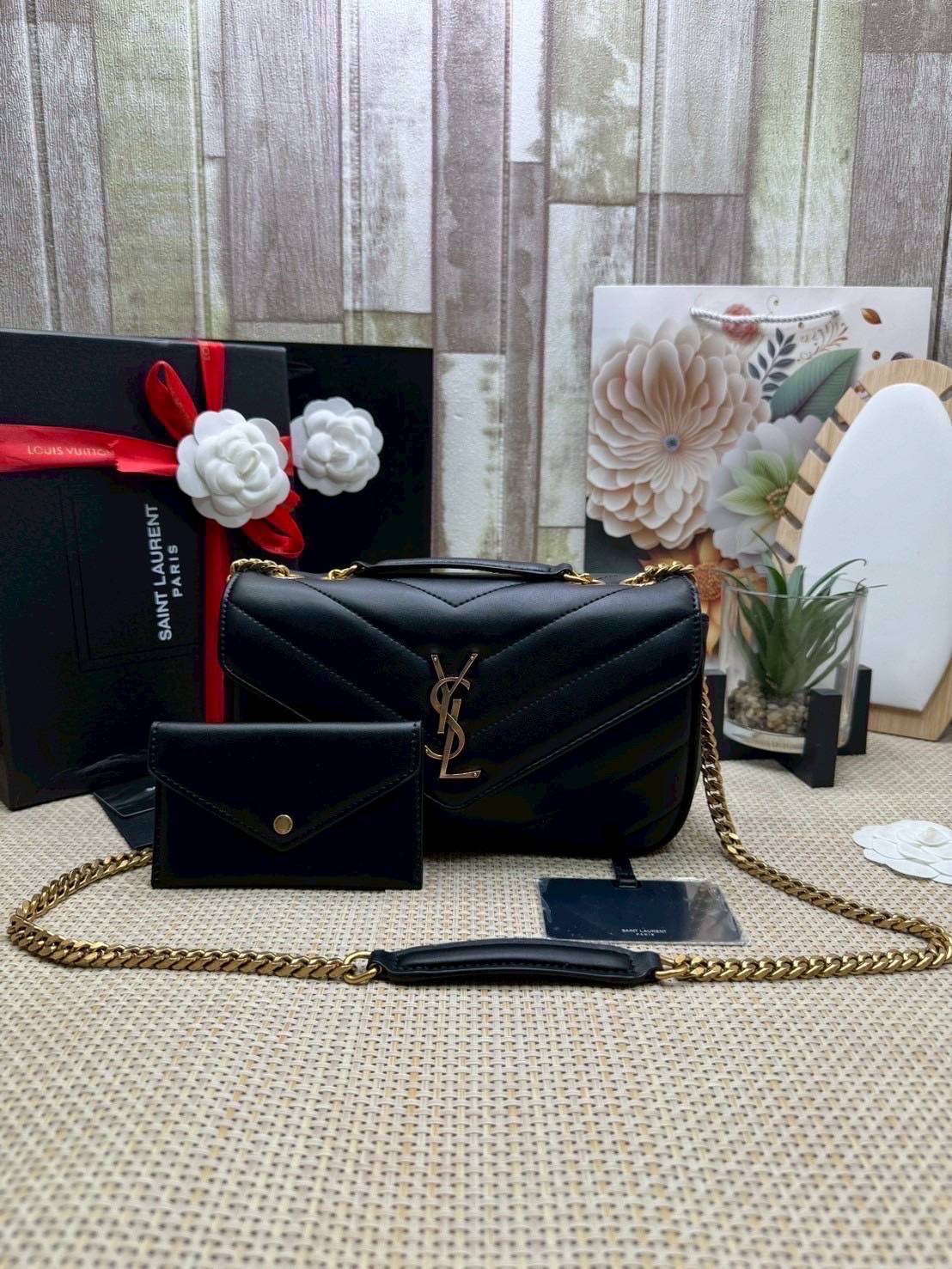 ORI หนังแท้ | YSL LOULOU small in MATELASSÉ กระเป๋าสะพายสายโซ่าีทองหรูหรา งานหนังแท้เนื้อนุ่มตะเข็บเย็บลายเชฟรอนสวยหรูโดดเด่นเป็นเอกลักษณ์ 🤍 เกรดออริจินอล หนังแท้