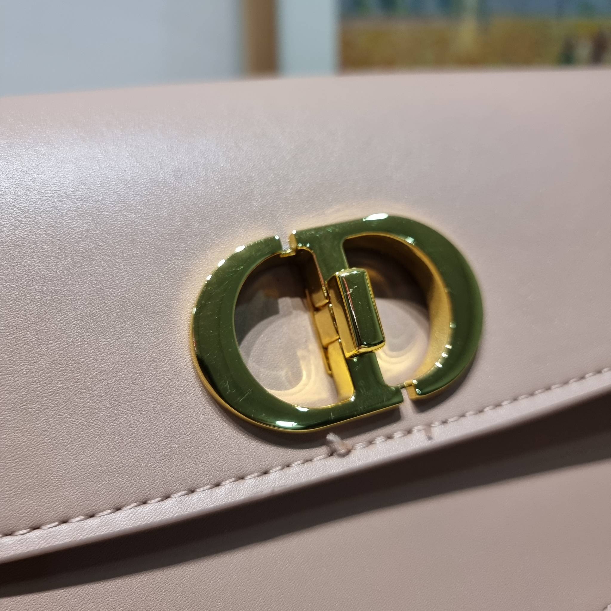 DIOR 30 MONTAIGNE AVENUE BAG สวยหรู ดีเทลแพง ต้องยกให้ไอเท็มนี้เลย กับกระเป๋าสะพายข้าง รุ่นที่ใครเห็นเป็นต้องรัก ดีไซน์เรียบง่าย แต่แฝงความผู้ดี