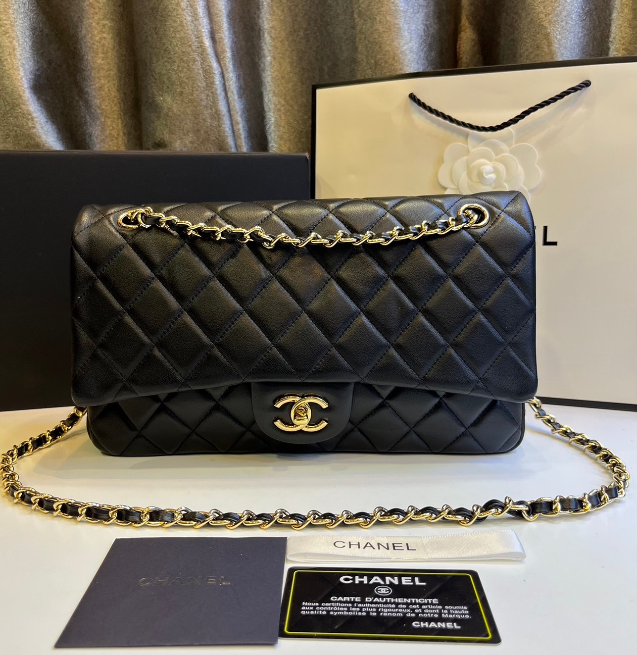 พร้อมส่งครบ 4 แบบ โทนสีดำคลาสสิก หนังคาเวียร์/หนังเรียบ อะไหล่เงิน/ทอง CHANEL Classic 25cm กระเป๋าสะพายรุ่นยอดนิยมเรียบหรู เกรดออริ 1:1 ใช้งานต่างประเทศได้