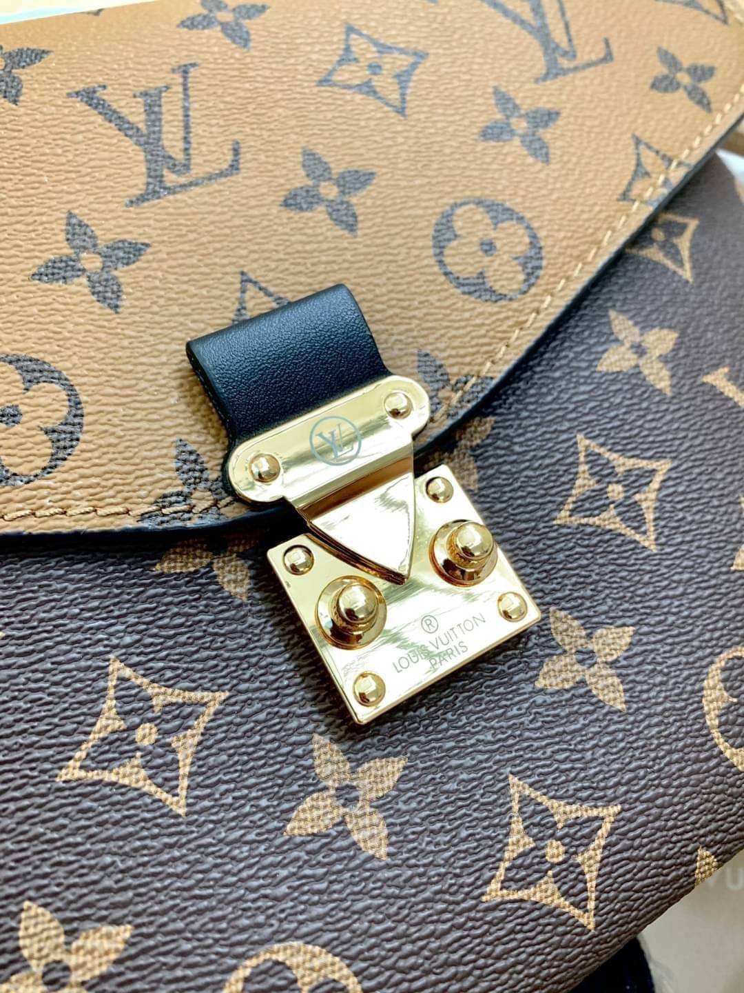 LV Pochette Métis ไอเท็มนำแฟชั่นที่น่าดึงดูดใจอย่างยิ่ง กระเป๋าที่มีรูปลักษณ์ทรงกะทัดรัดและใช้งานได้สะดวก หนังแท้แคนวาสอย่างดีเลยค่ะ ลาย Monogramอัญเป็นเอกลักษณ์ของแบรนด์