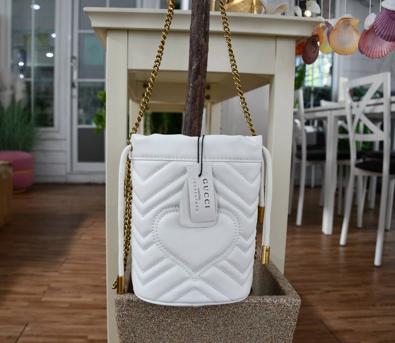 VIP 】Gucci GG Marmont mini bucket bag กระเป๋าสะพายข้าง Premiumgift วัสดุหนังแท้ ด้านในโล่ง มีช่องใส่บัตร3ช่อง ใส่กระเป๋าตังค์ ใส่โทรศัพท์ Iphone+ ได้ สายโซ่ยาว Crossbody ได้ ถอดสายได้ น้ำหนักเบา มาพร้อมถุงผ้าแบรนด์ ใบนี้คือที่สุด คุณหนูมากมาย ไม่ควรพลาดเล