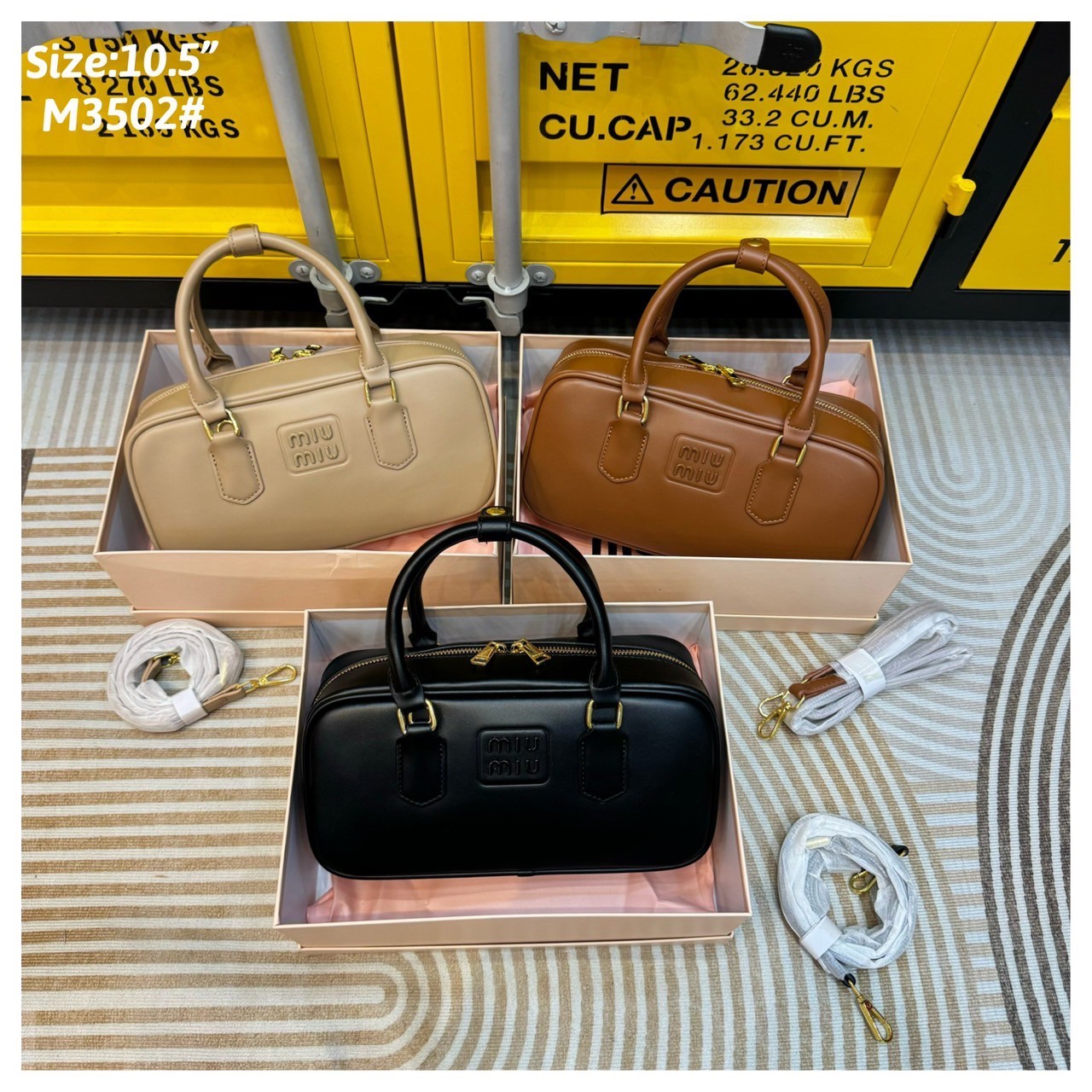 MIU MIU ARCADIE LEATHER BAG M, Geniş 27cm กระเป๋าถือ/สะพายสุดชิค น่ารักๆเก๋ๆ ดีไซน์เรียบแต่มากมีอยู่จริง สวยดูแพง