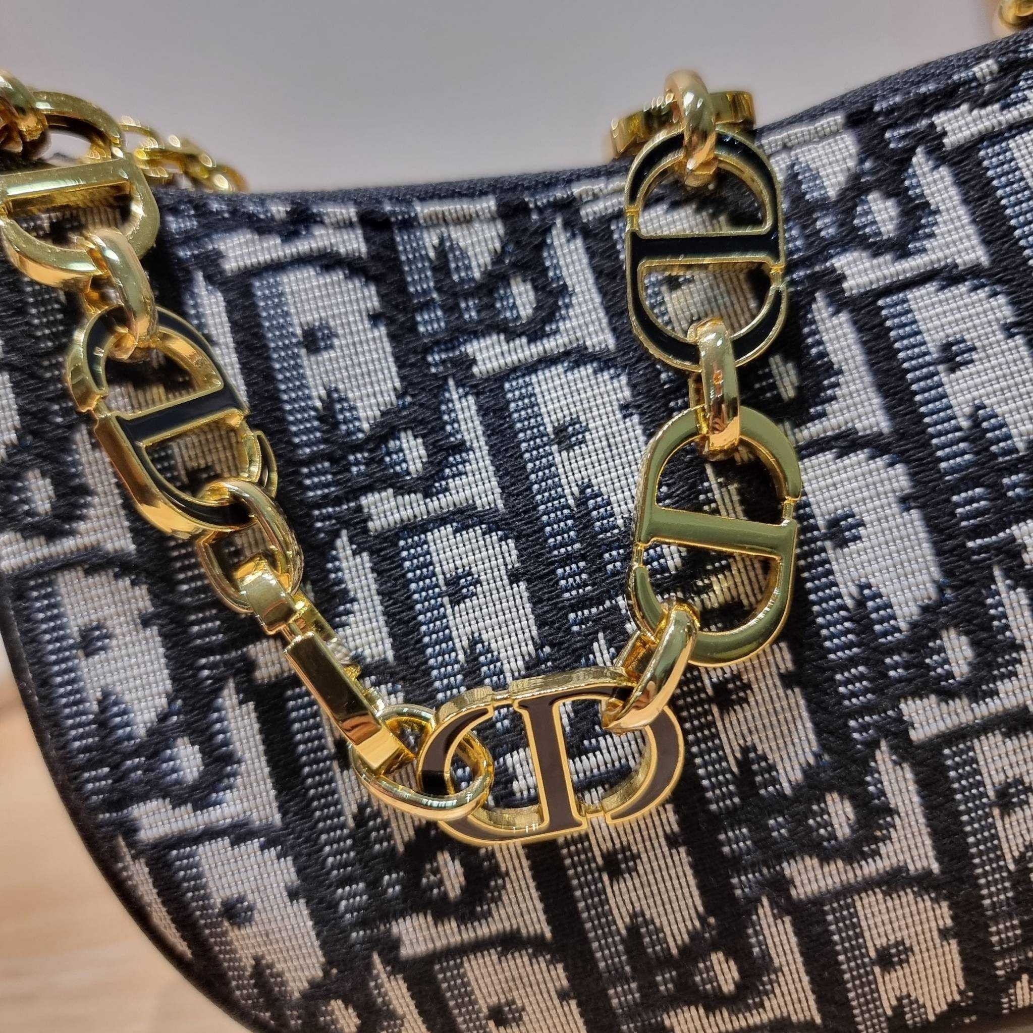 CD Lounge Bag Blue Oblique Jacquard / Dior pochette กระเป๋าสะพายทรงพอช สวยหรู ดีไซน์เรียบ แต่ดูแพง