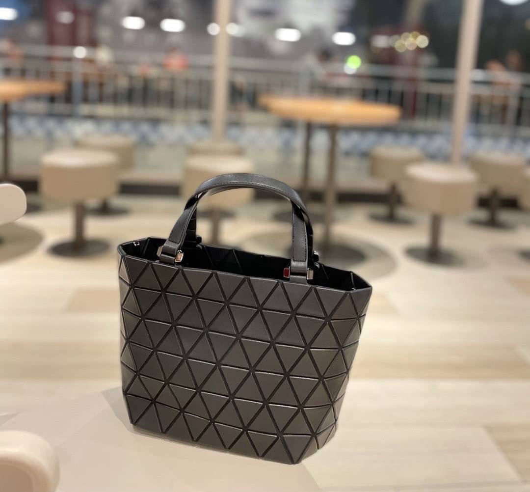 VIP GIFT 】BAOBAO Issey Miyake Crystal Matte Shoulder Bag