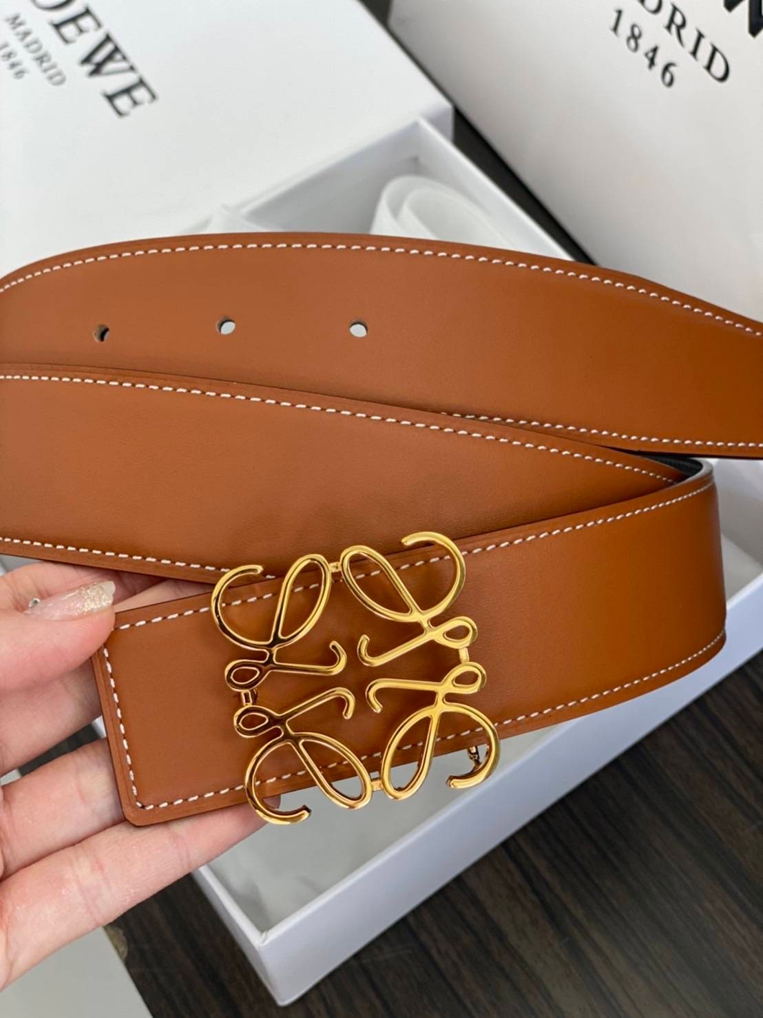 Loewe Belt / Loewe Anagram Leather Belt เข็มขัดโลเอเว่หนังแท้ สุดคลาสสิค วินเทจ เรียบง่าย ผู้ดี เป็นซิกเนเจอร์ ใช้งานเป็น everyday use ได้เลย