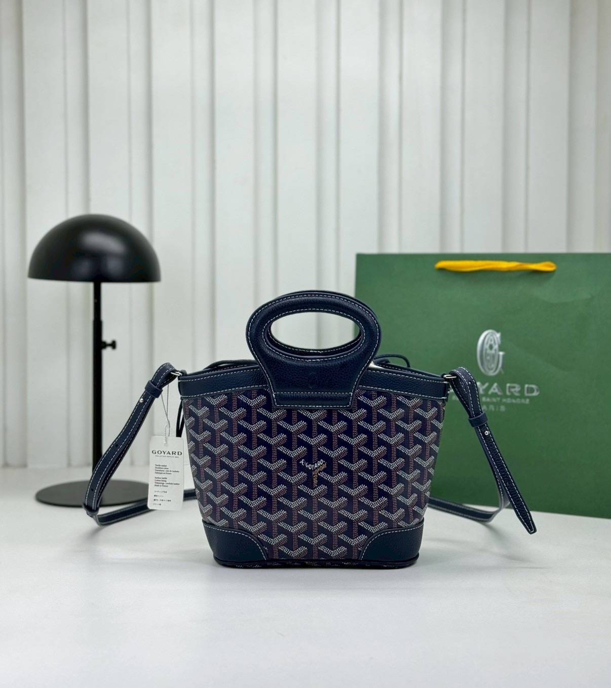 ORI หนังแท้ | Goyard Beluga Mini Bag กระเป๋าสะพายทรงบัคเก็ต พร้อมหูจับในตัว สะดวกใช้งาน ด้านในเป็นผ้าดีไซน์ผูก เพิ่มความน่ารักน่าใช้ สวยมากค่ะ